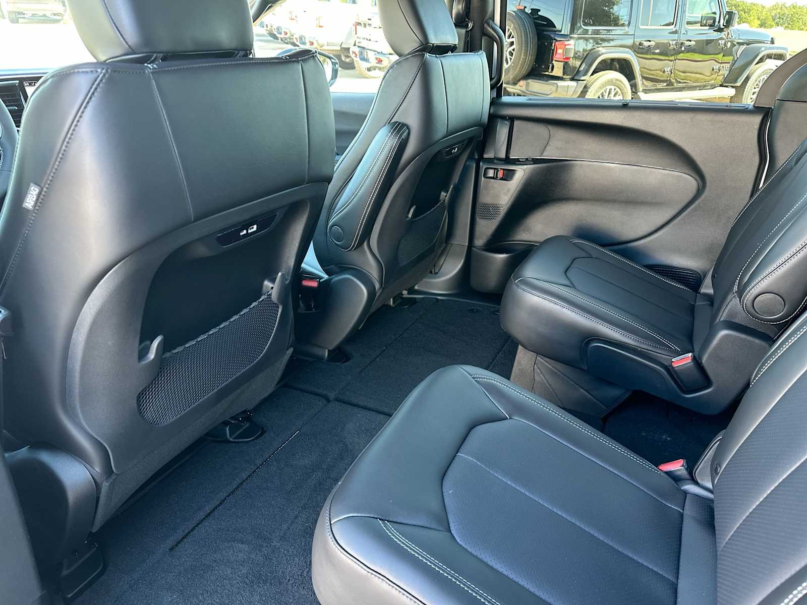 Thumbnail: 2026 Chrysler Pacifica - 24