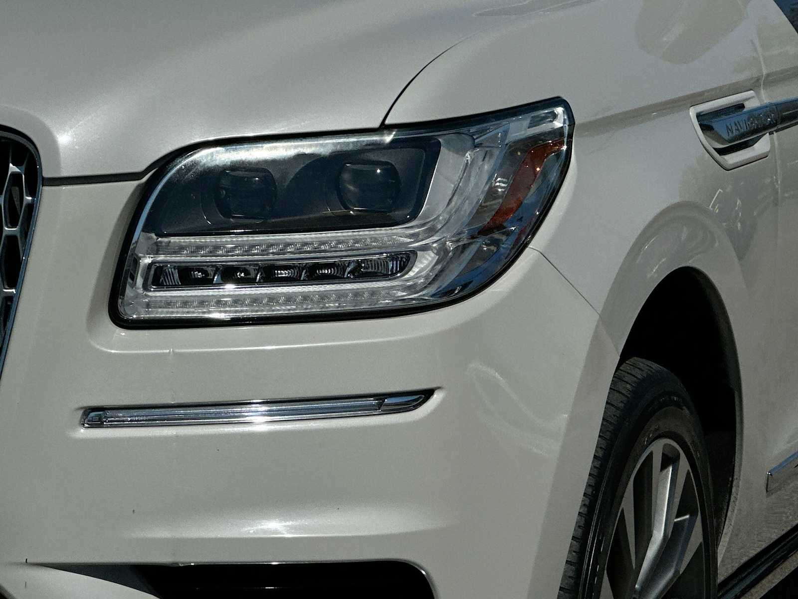 Thumbnail: 2020 Lincoln Navigator L - 16