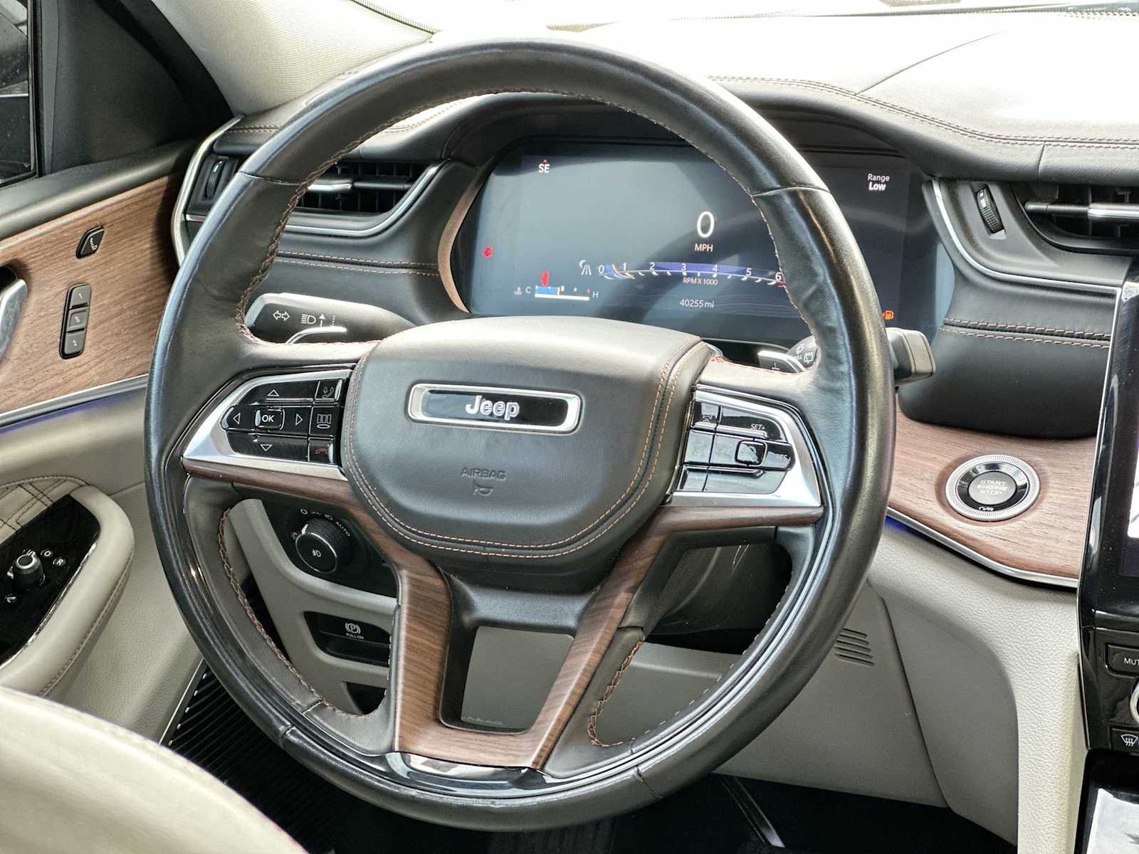 Thumbnail: 2022 Jeep Grand Cherokee - 27