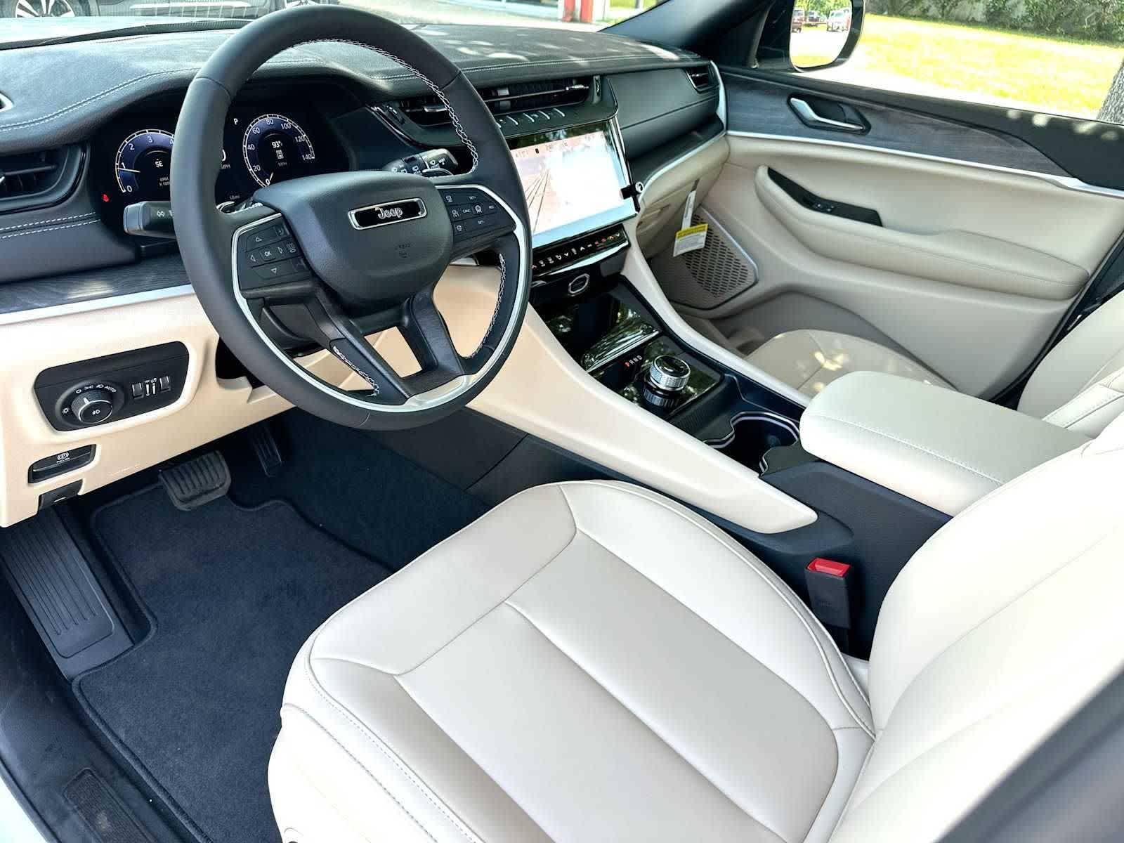 Thumbnail: 2026 Jeep Grand Cherokee - 18