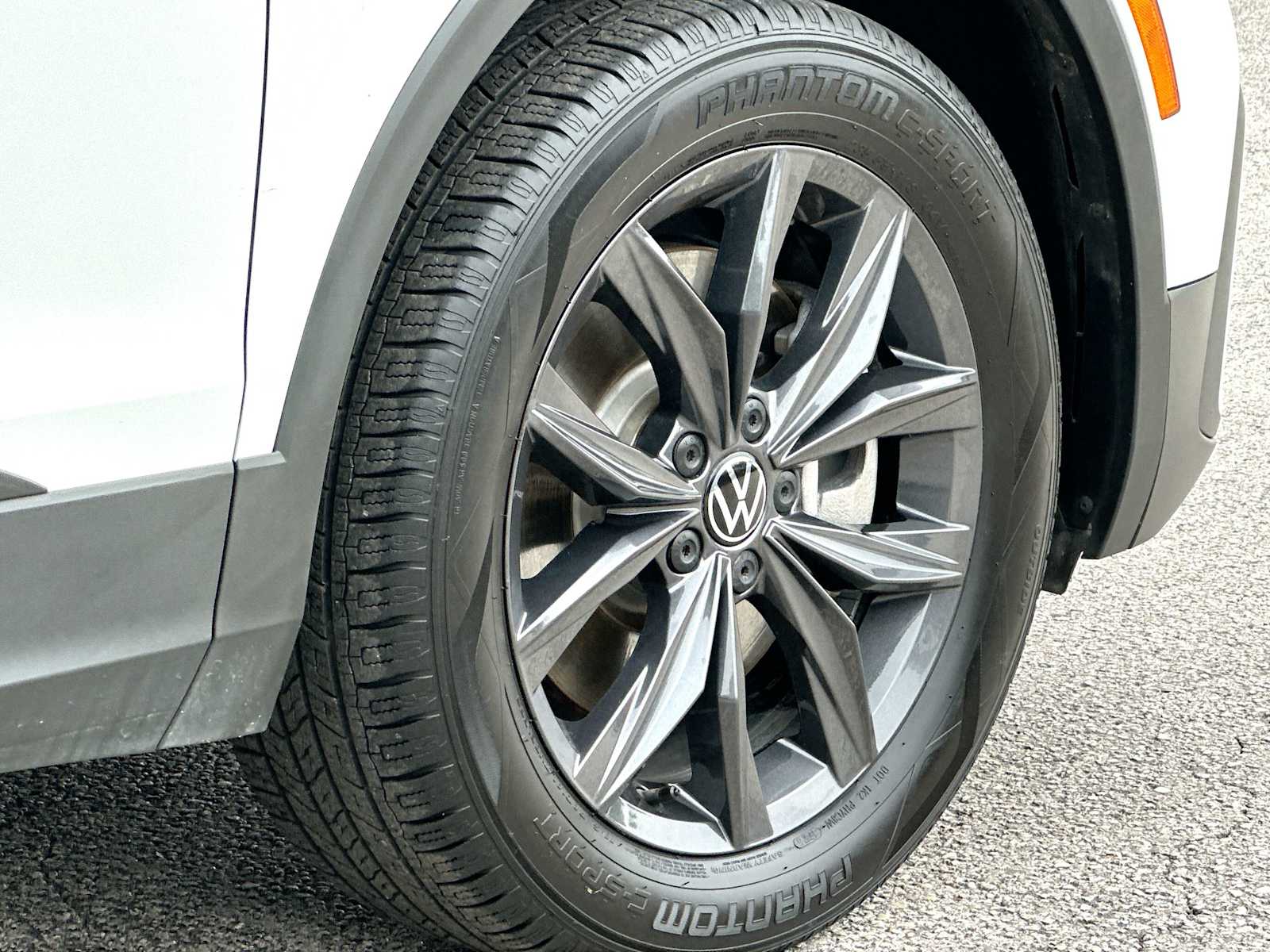 Thumbnail: 2024 Volkswagen Tiguan - 11