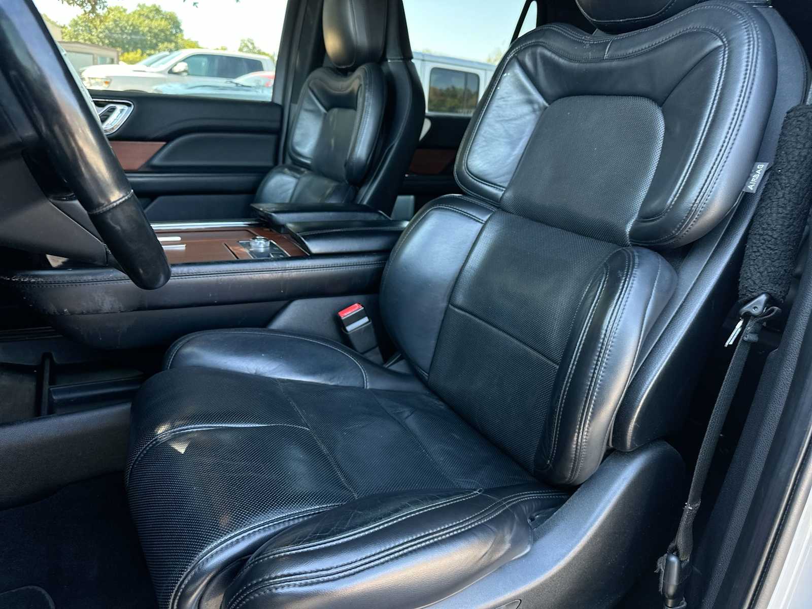 Thumbnail: 2020 Lincoln Navigator L - 17