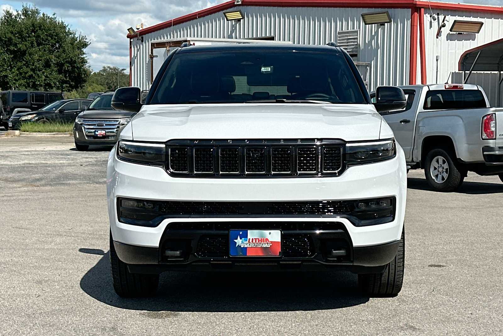 2024 Jeep Grand Wagoneer Obsidian 10