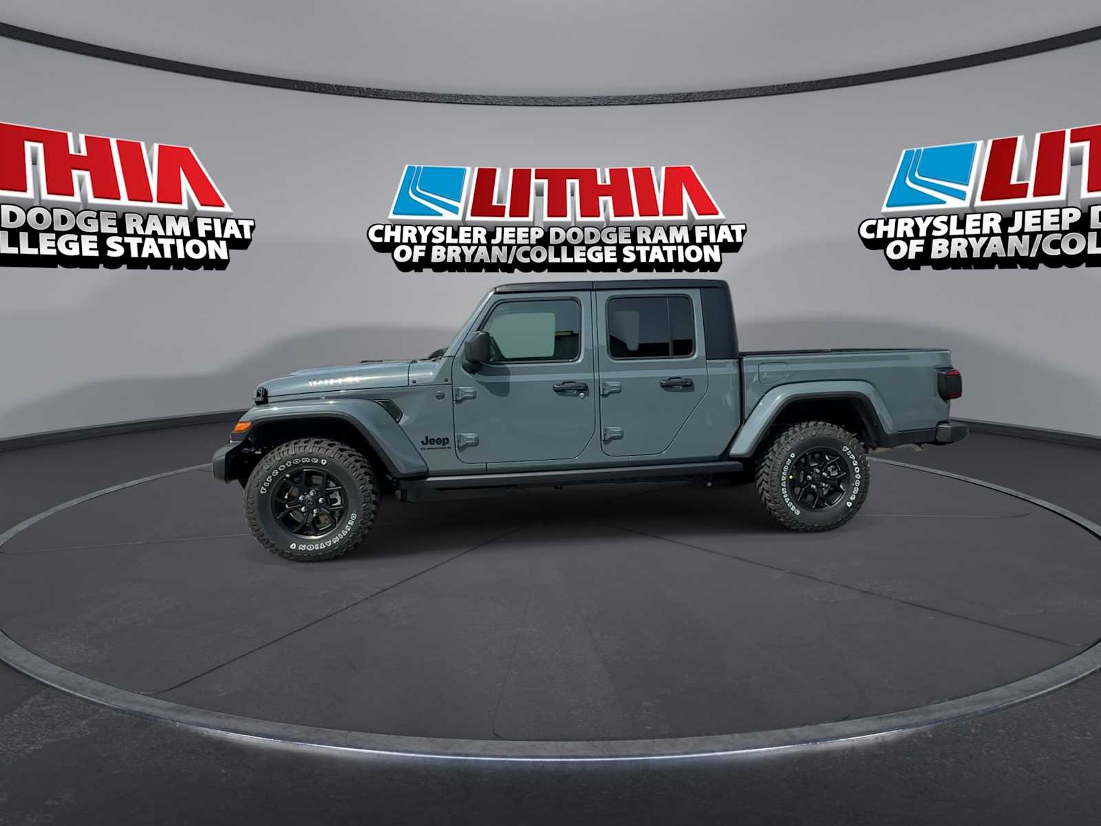 Thumbnail: 2026 Jeep Gladiator - 4