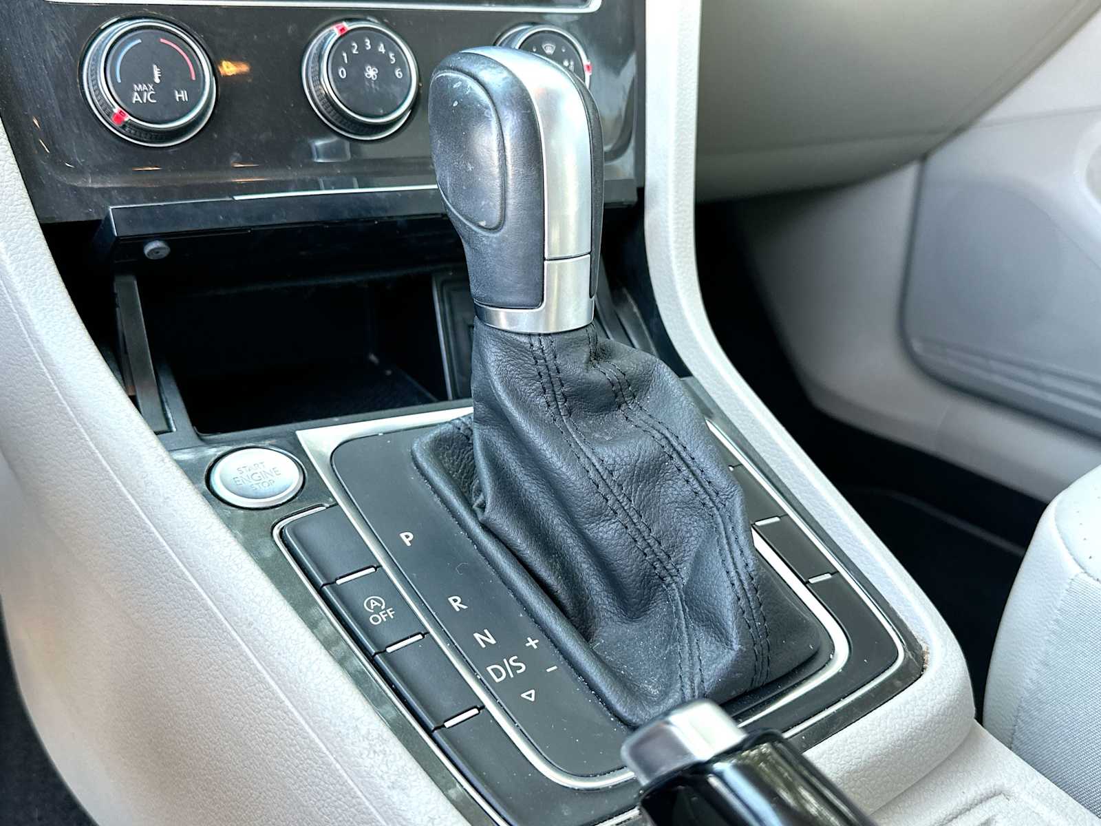 Thumbnail: 2019 Volkswagen Golf - 21