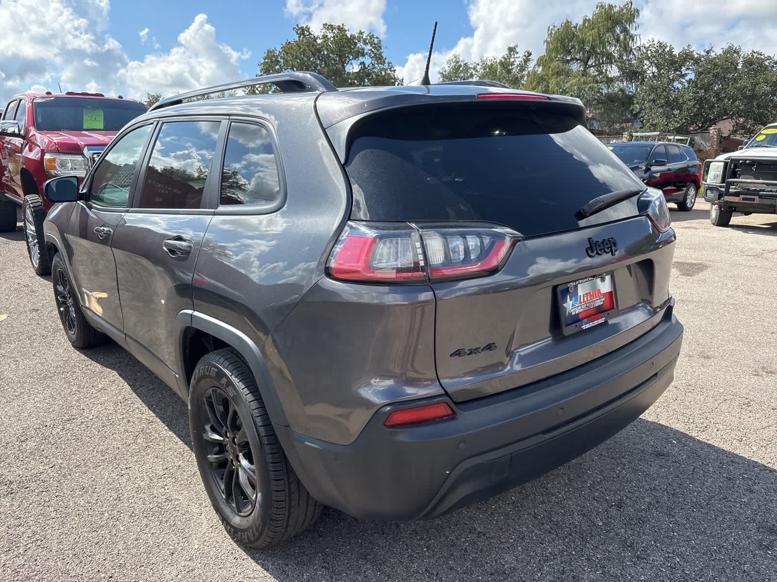 2023 Jeep Cherokee Altitude Lux photo 3