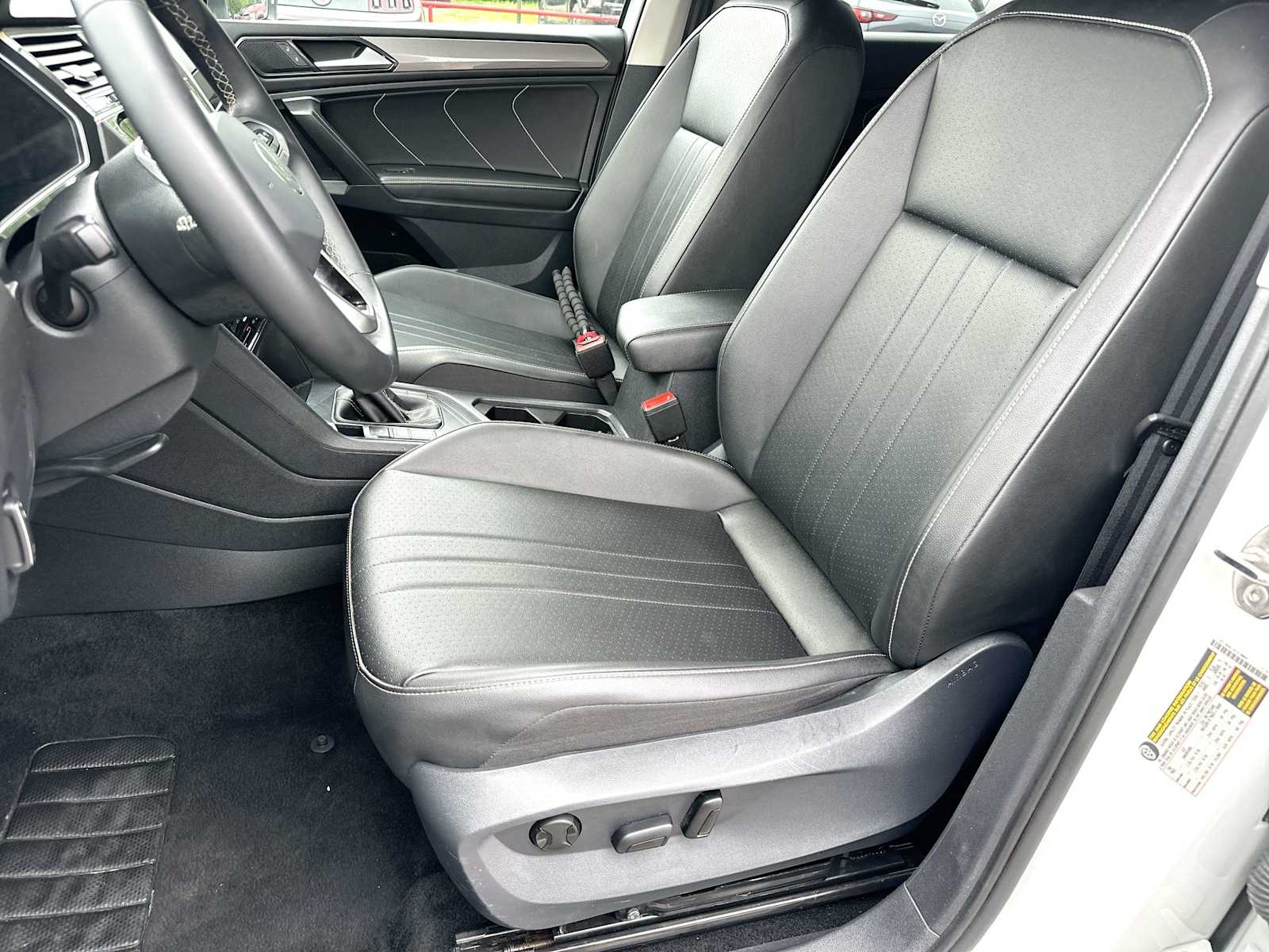 Thumbnail: 2024 Volkswagen Tiguan - 17