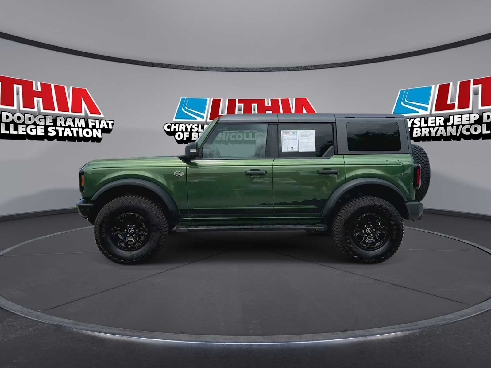 Thumbnail: 2022 Ford Bronco - 5