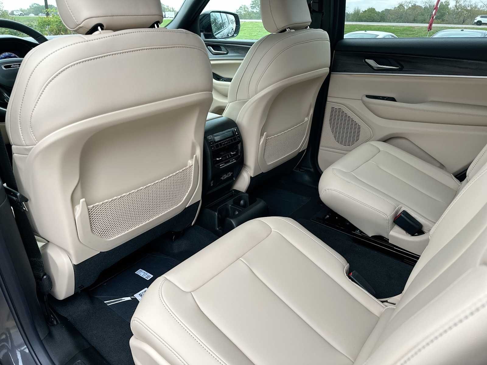 Thumbnail: 2025 Jeep Grand Cherokee - 24