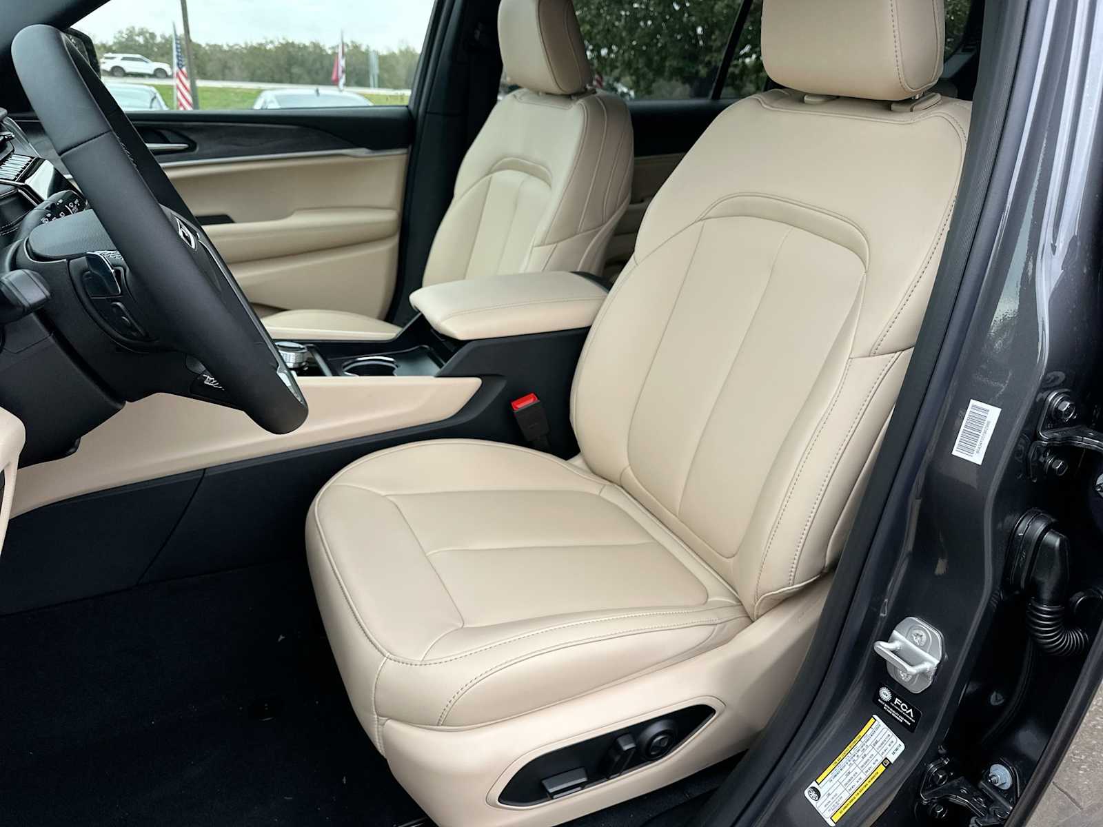 Thumbnail: 2025 Jeep Grand Cherokee - 17