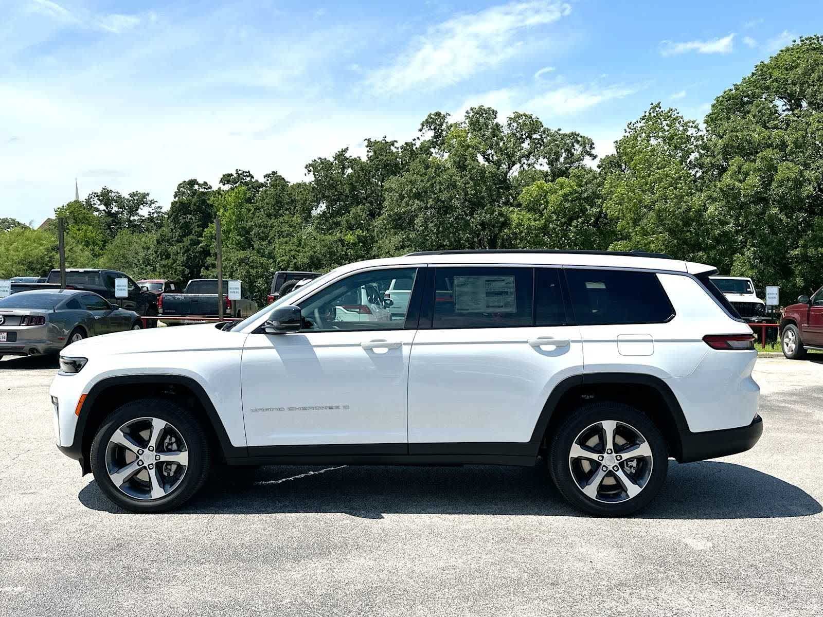Thumbnail: 2026 Jeep Grand Cherokee - 12