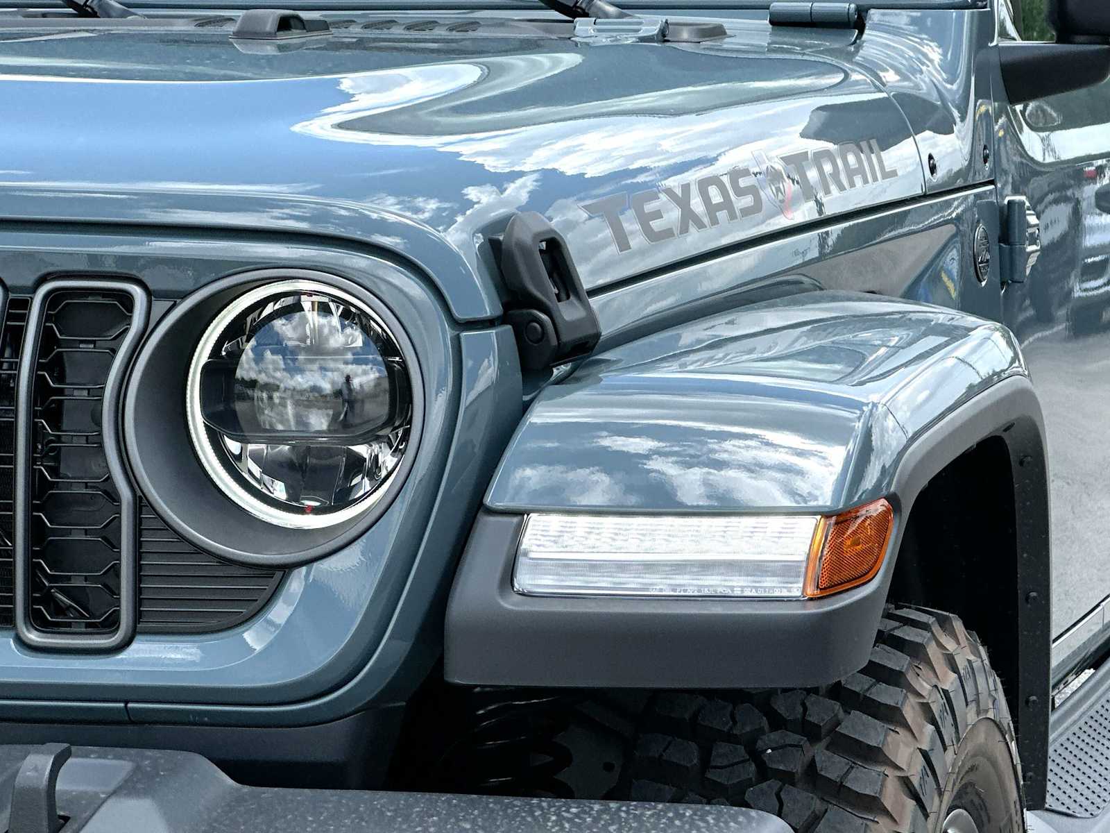 Thumbnail: 2026 Jeep Gladiator - 16