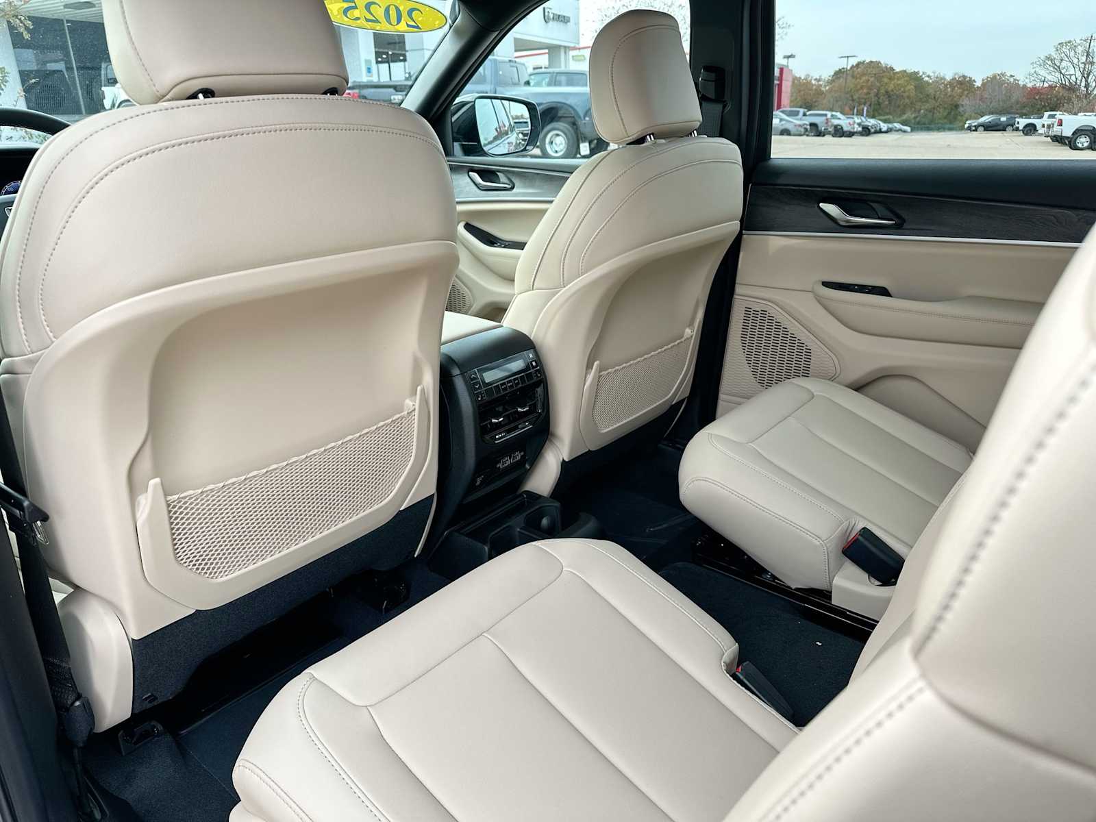 Thumbnail: 2025 Jeep Grand Cherokee - 24