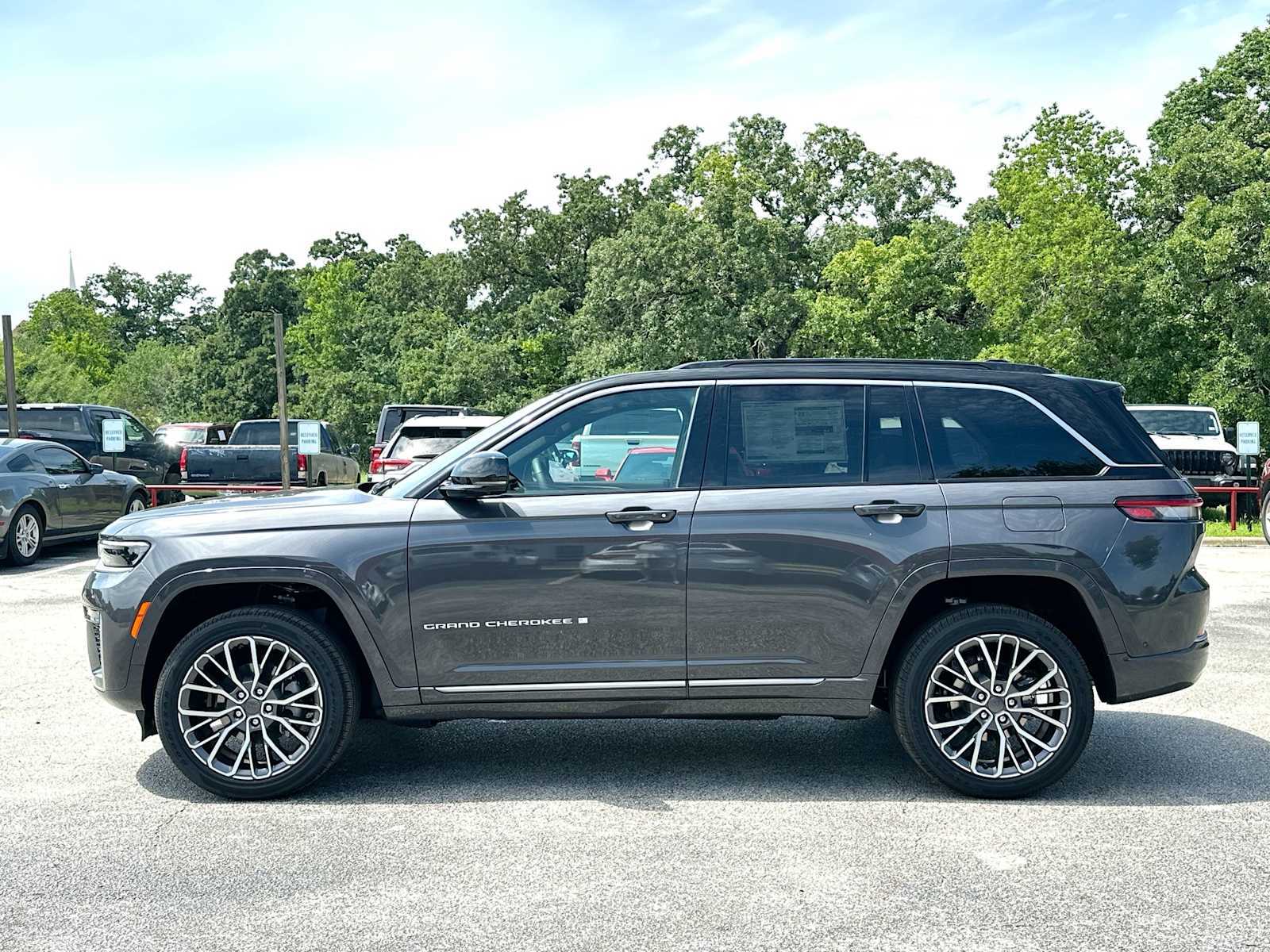 Thumbnail: 2026 Jeep Grand Cherokee - 12
