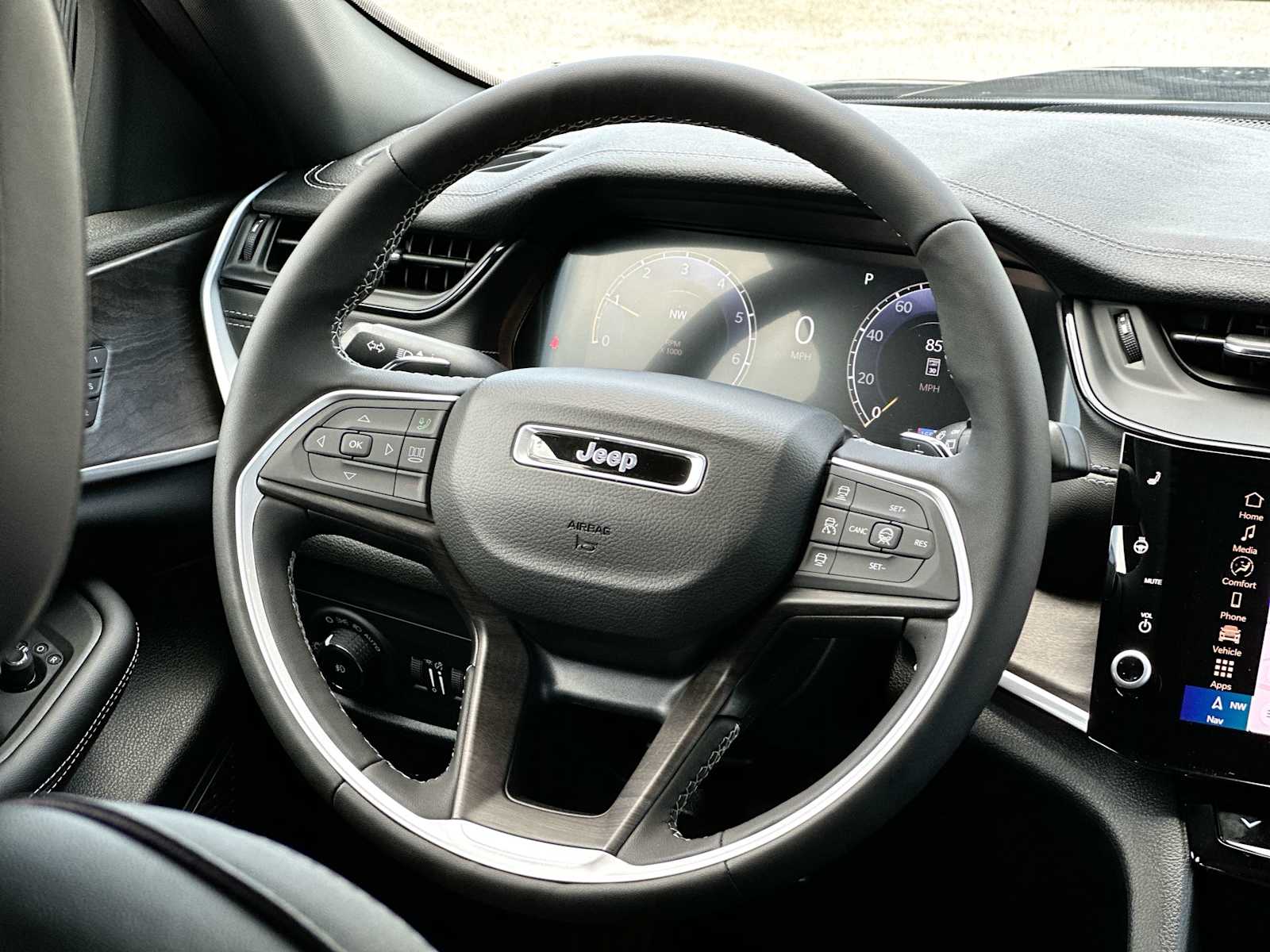 Thumbnail: 2026 Jeep Grand Cherokee - 27