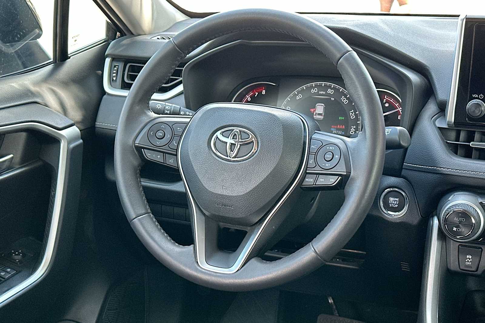 Thumbnail: 2023 Toyota RAV4 - 27