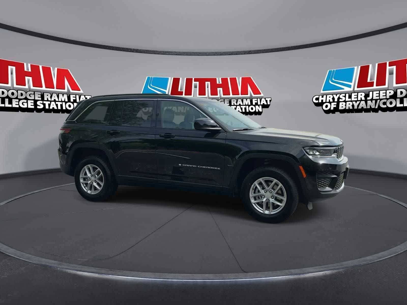 Thumbnail: 2026 Jeep Grand Cherokee - 9