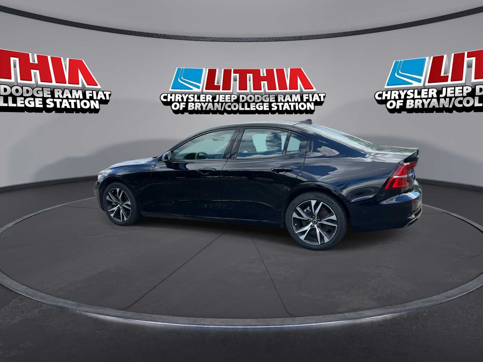 Thumbnail: 2025 Volvo S60 - 5