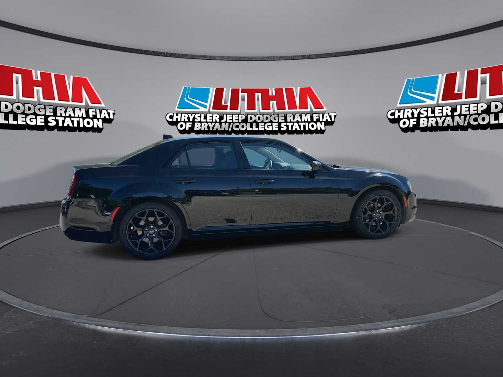 Thumbnail: 2019 Chrysler 300 - 8