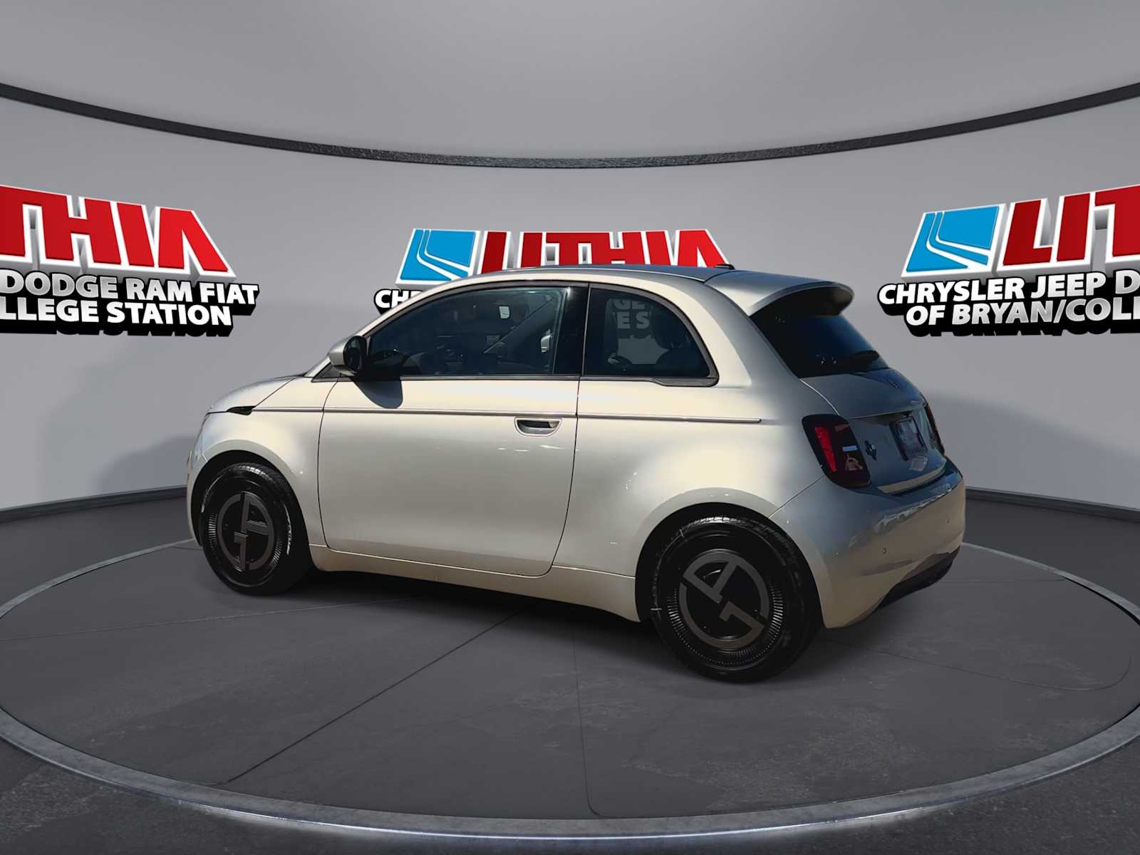 Thumbnail: 2025 Fiat 500e - 6