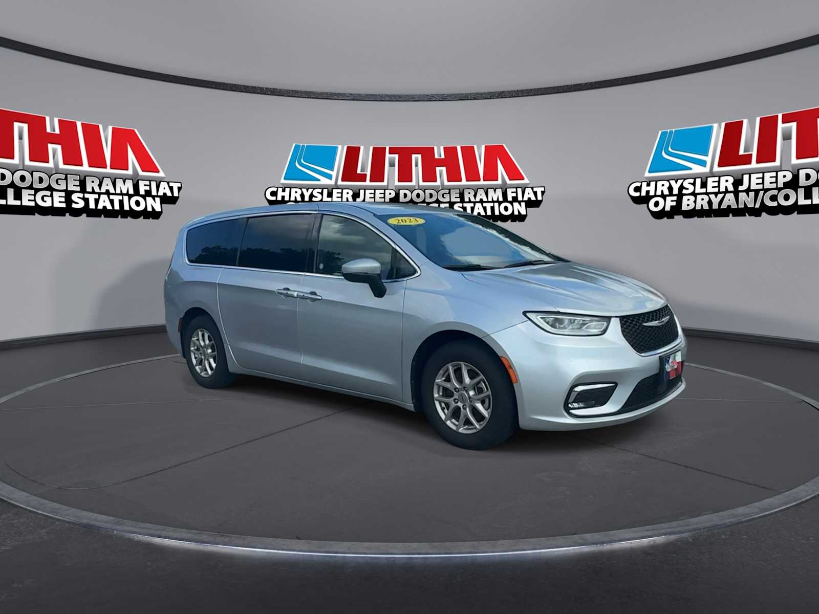 Thumbnail: 2023 Chrysler Pacifica - 2