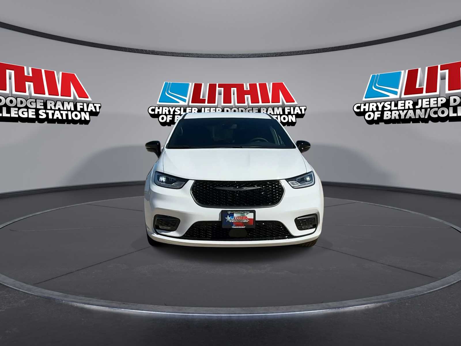 Thumbnail: 2026 Chrysler Pacifica - 3