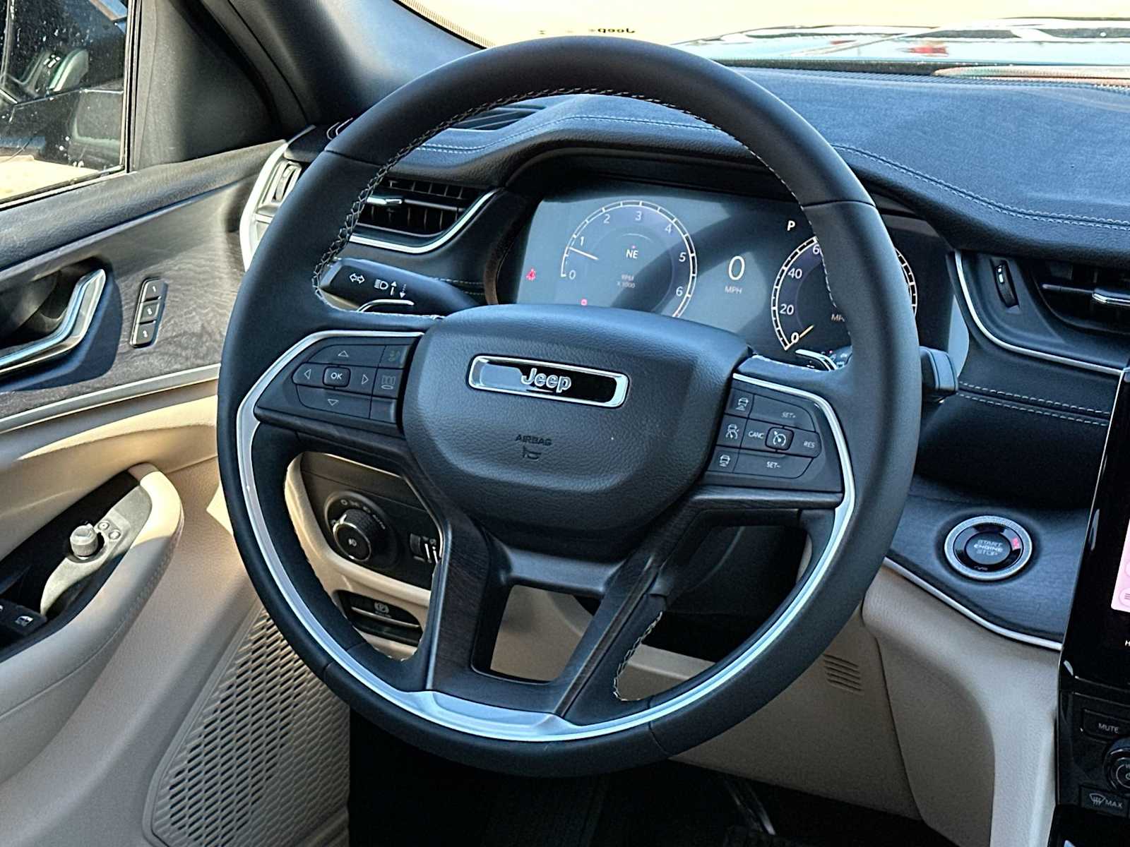 Thumbnail: 2025 Jeep Grand Cherokee - 27