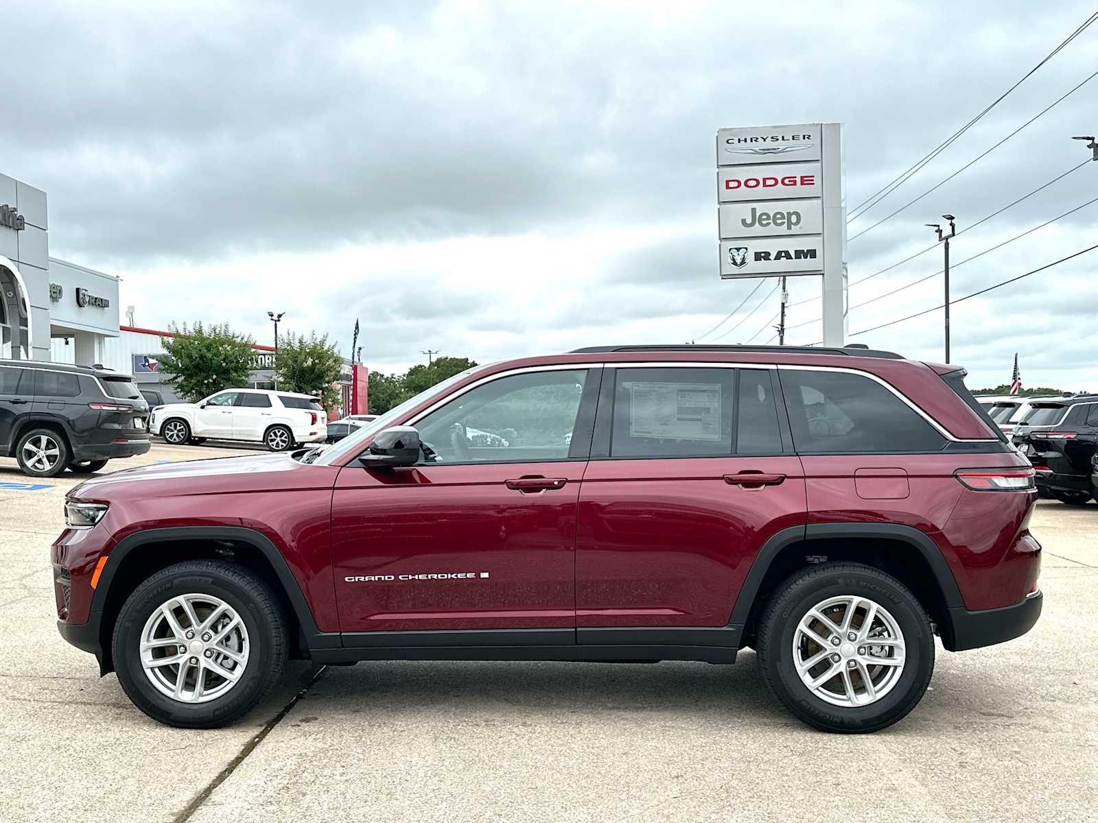 Thumbnail: 2026 Jeep Grand Cherokee - 12