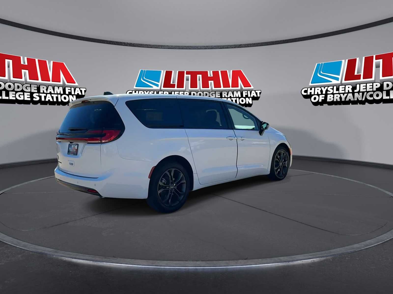 Thumbnail: 2026 Chrysler Pacifica - 8