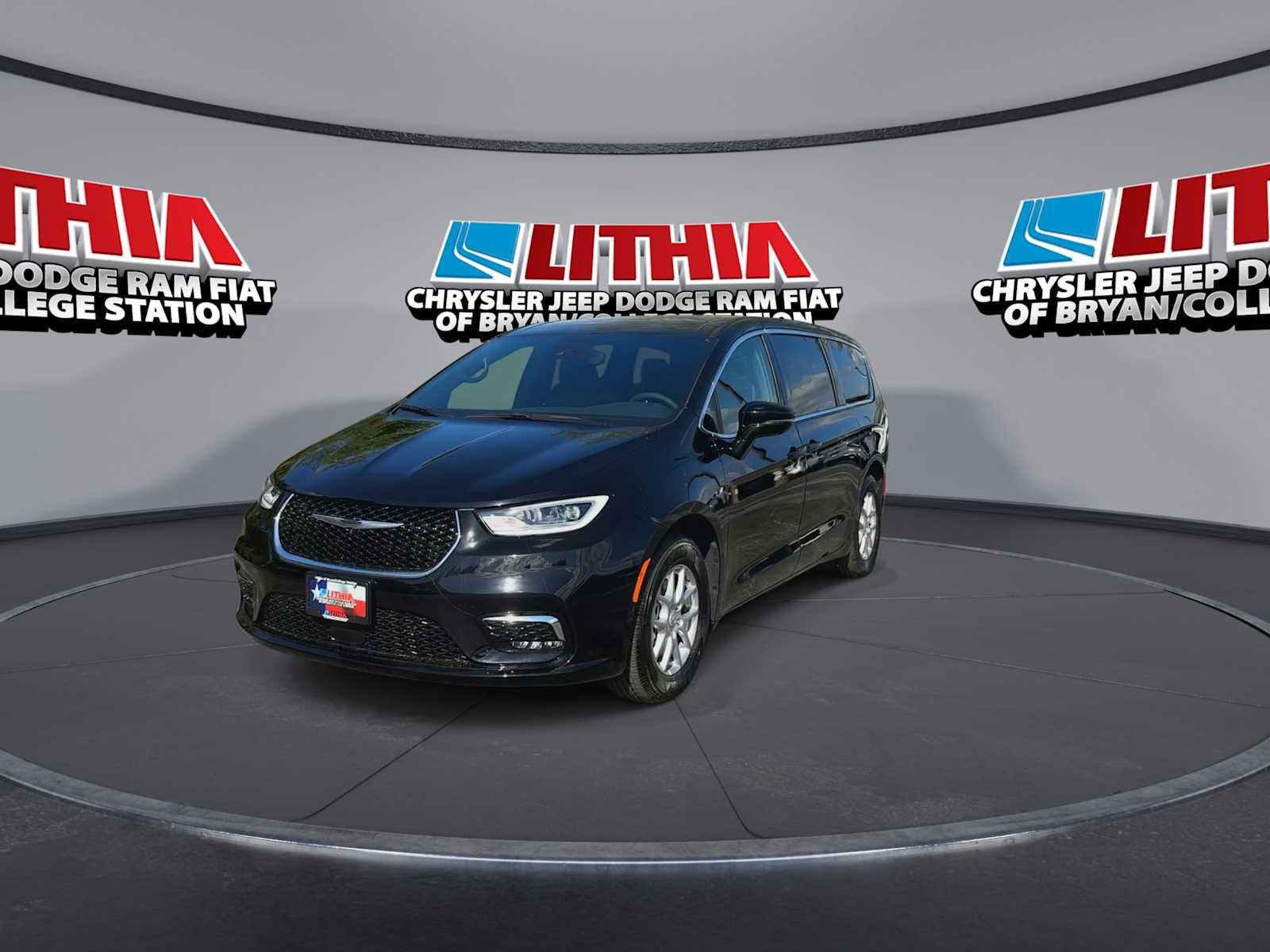 Thumbnail: 2026 Chrysler Pacifica - 3