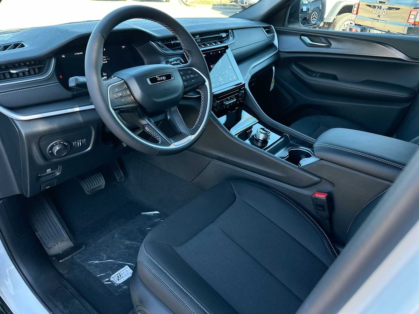 Thumbnail: 2025 Jeep Grand Cherokee - 18