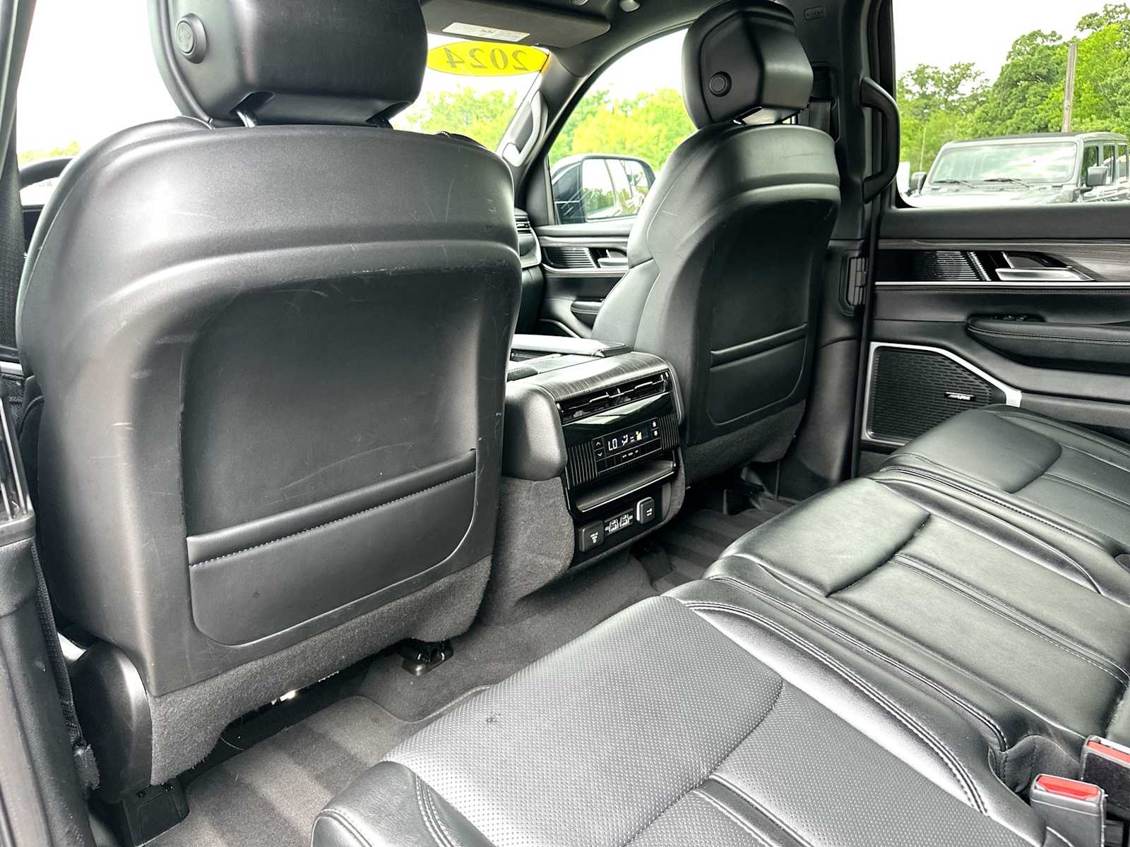 Thumbnail: 2024 Jeep Wagoneer - 24