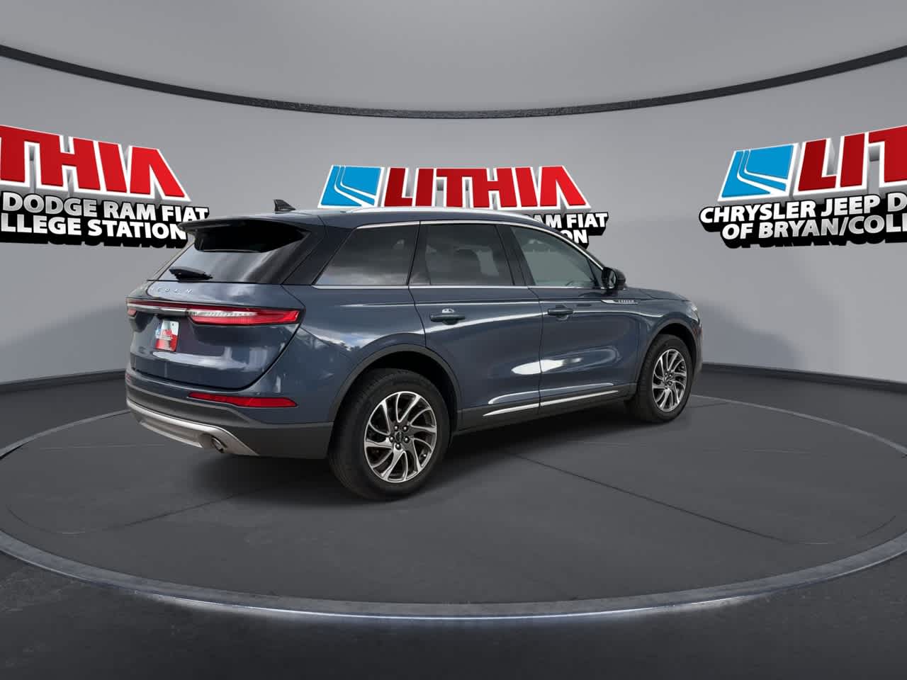 Thumbnail: 2022 Lincoln Corsair - 8