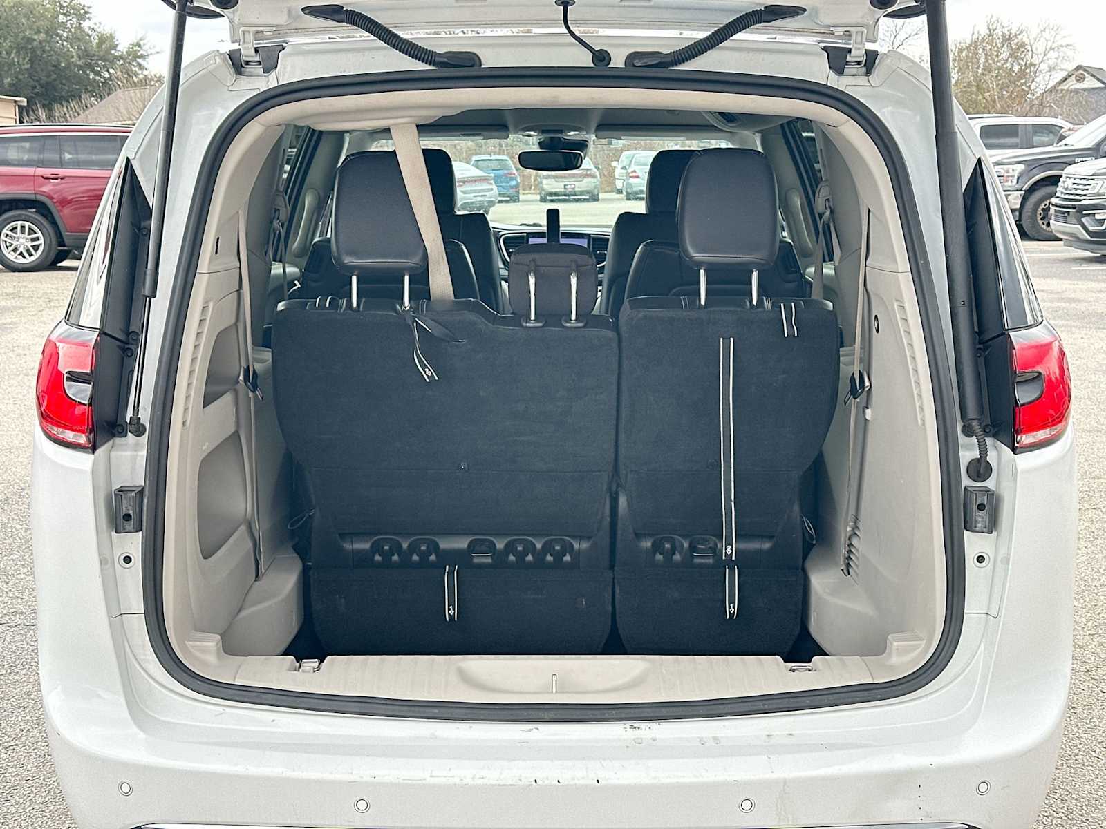 Thumbnail: 2022 Chrysler Pacifica - 28