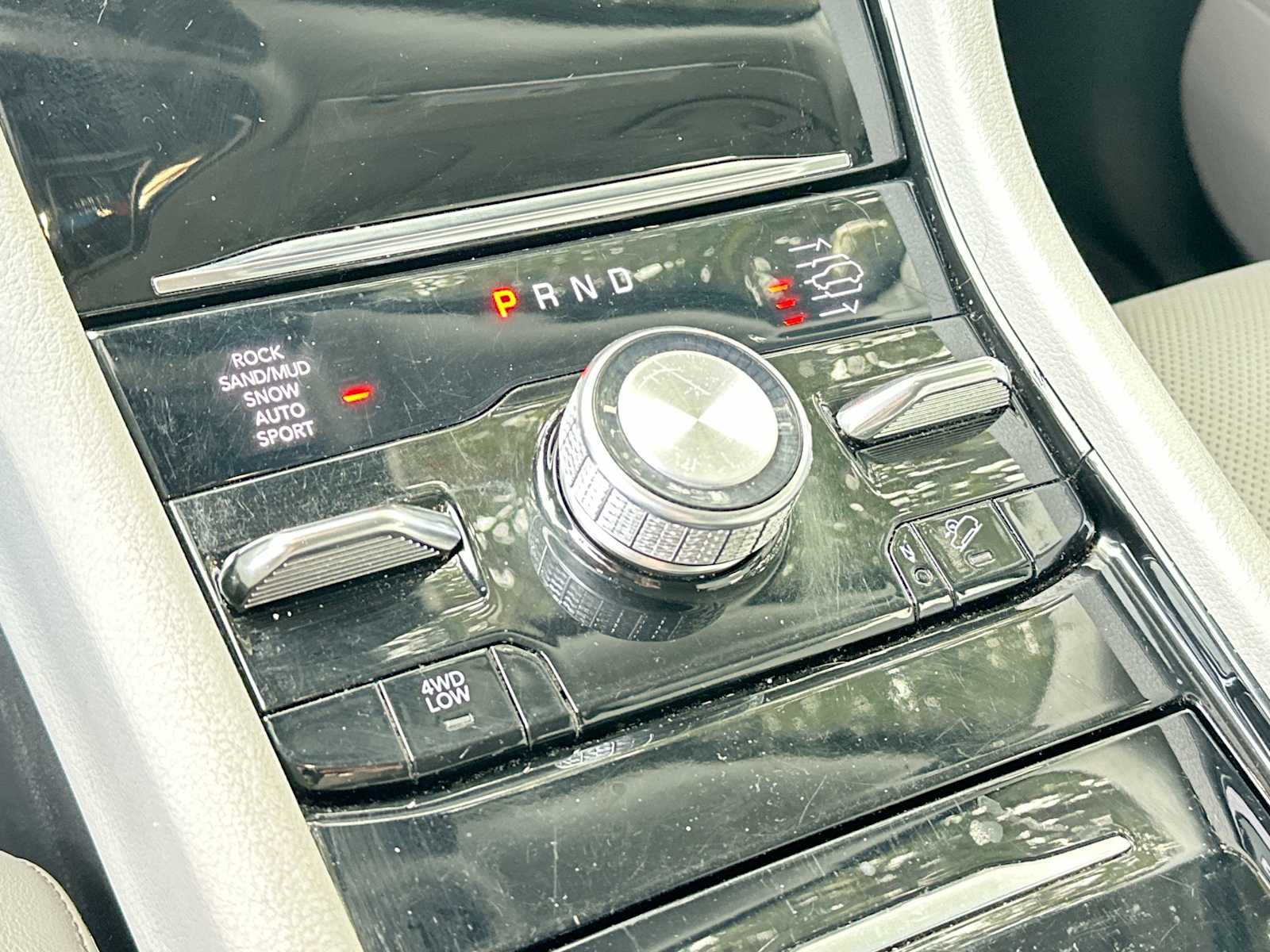 Thumbnail: 2022 Jeep Grand Cherokee - 21