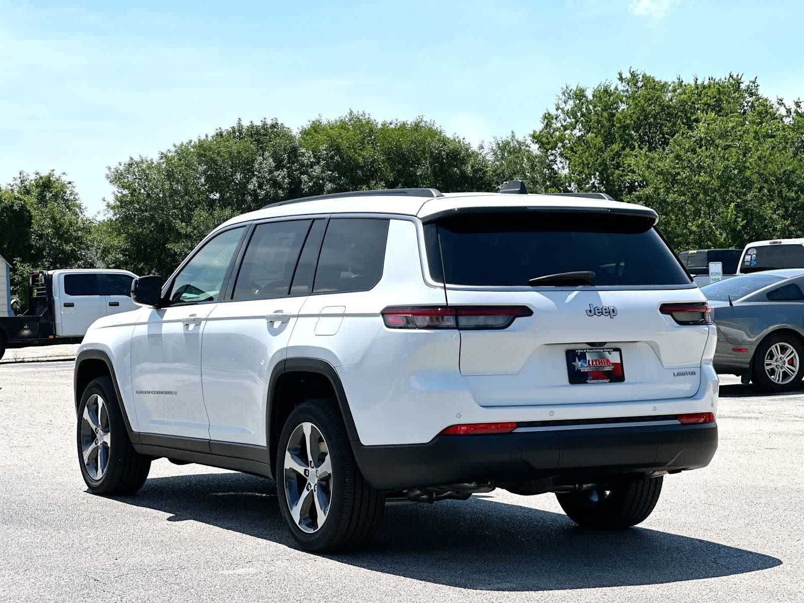 Thumbnail: 2026 Jeep Grand Cherokee - 13