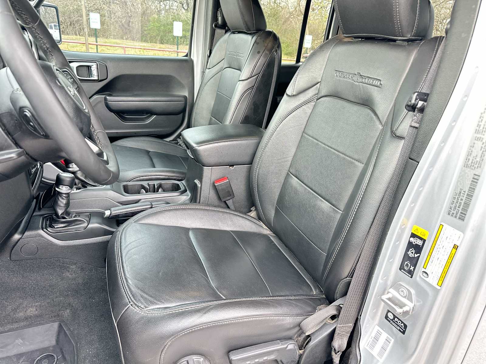 Thumbnail: 2023 Jeep Gladiator - 17