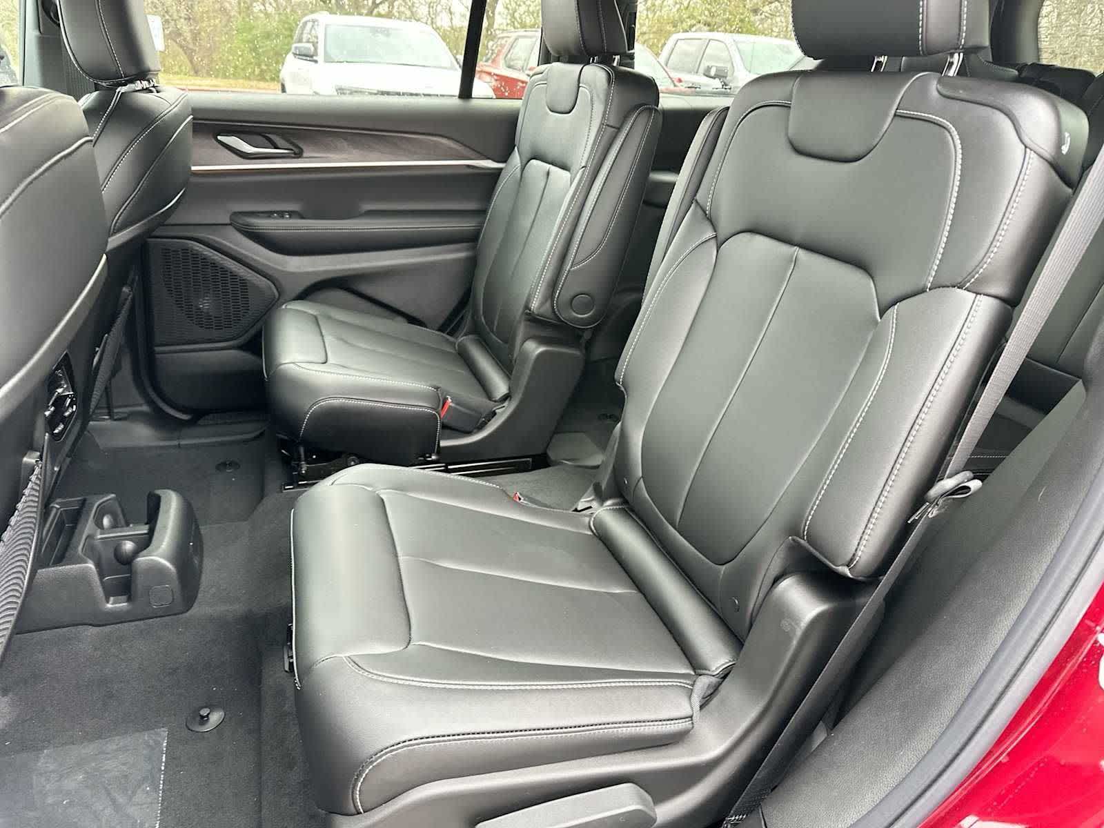 Thumbnail: 2025 Jeep Grand Cherokee - 24