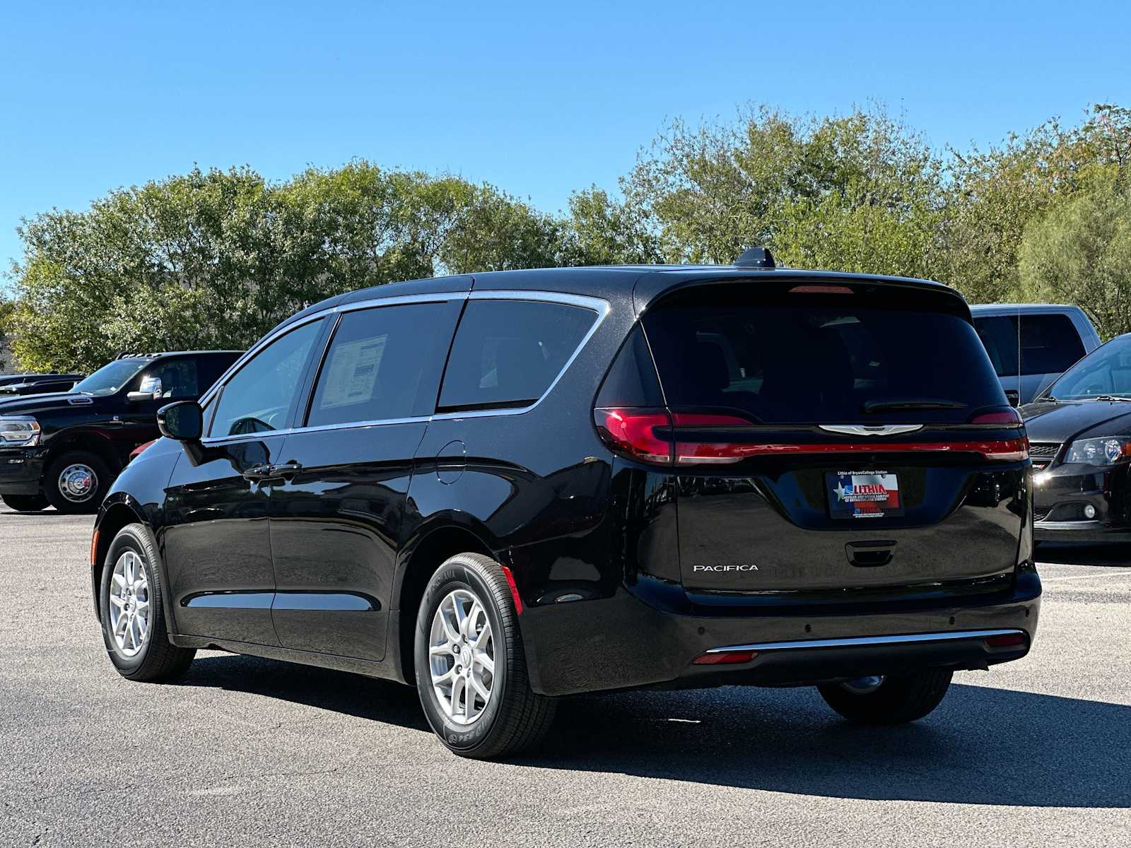 Thumbnail: 2026 Chrysler Pacifica - 13