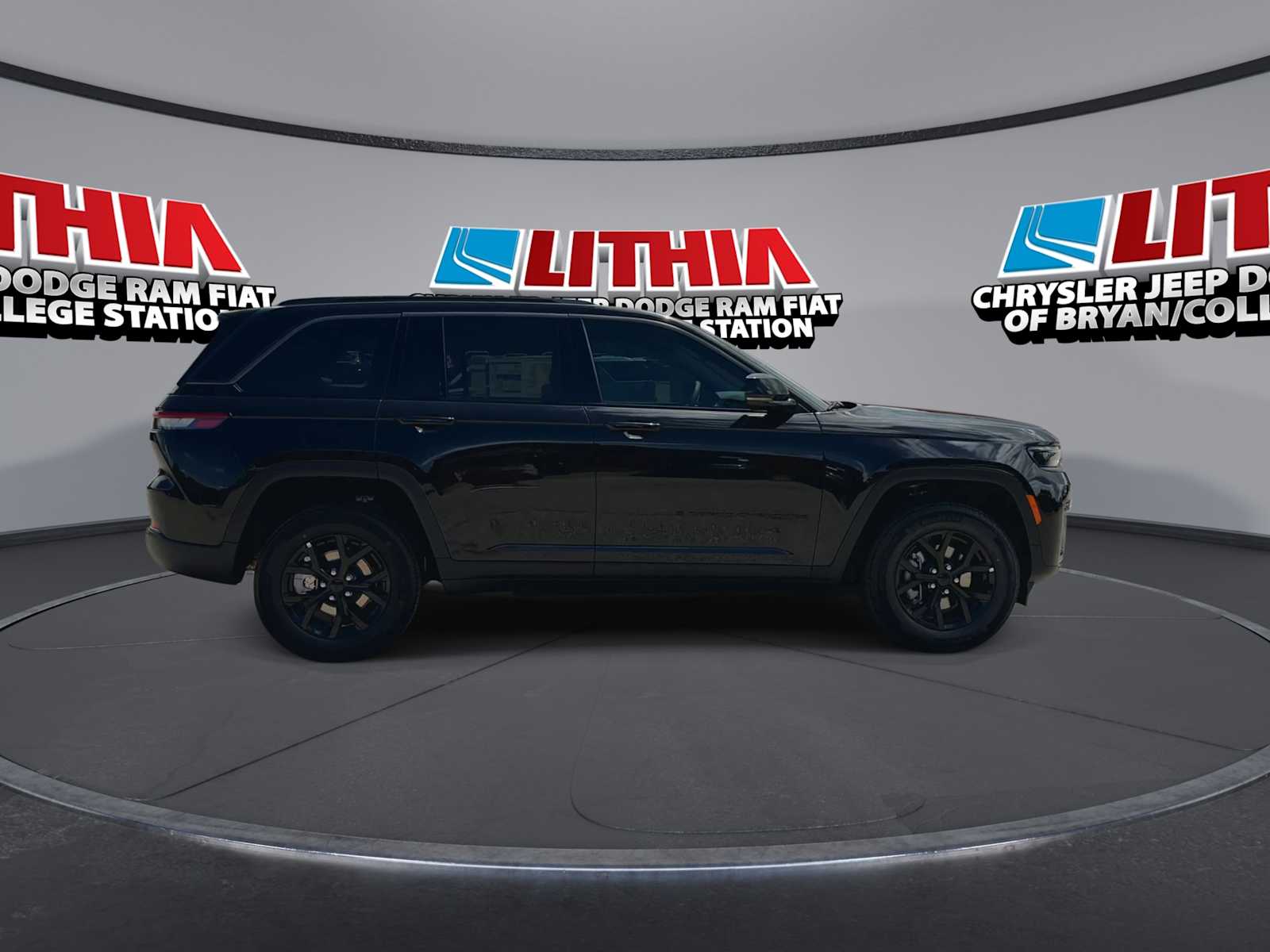 Thumbnail: 2026 Jeep Grand Cherokee - 9