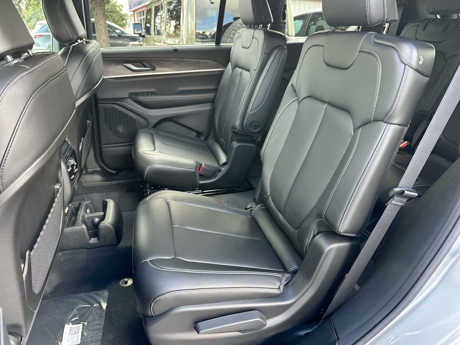 Thumbnail: 2025 Jeep Grand Cherokee - 23