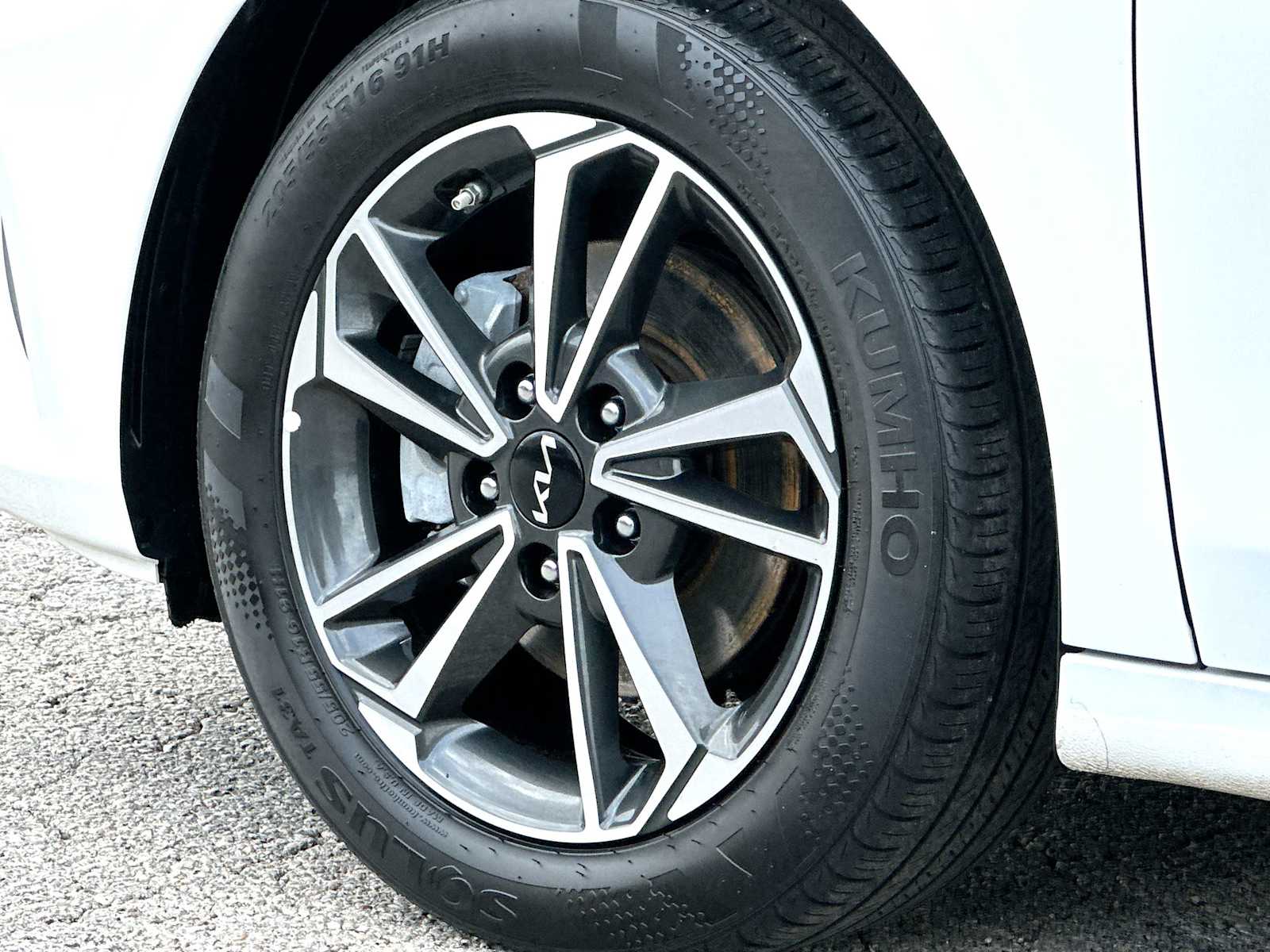 Thumbnail: 2024 Kia Forte - 11