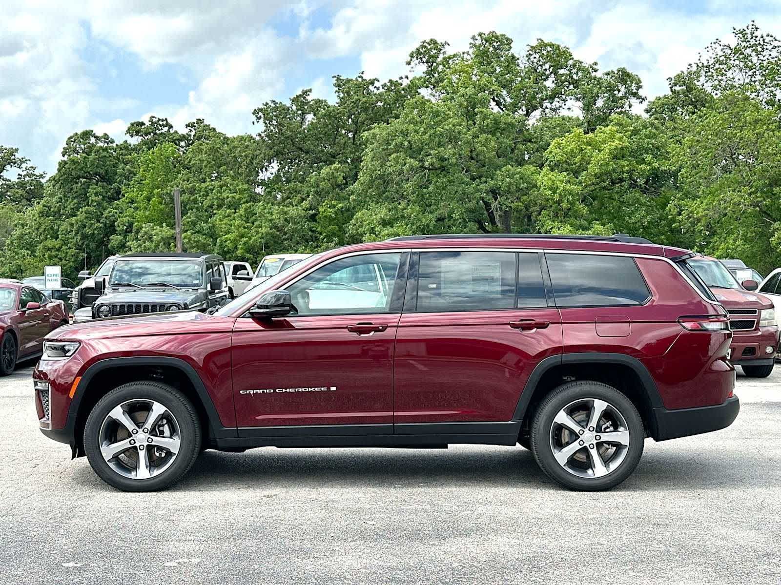 Thumbnail: 2026 Jeep Grand Cherokee - 12