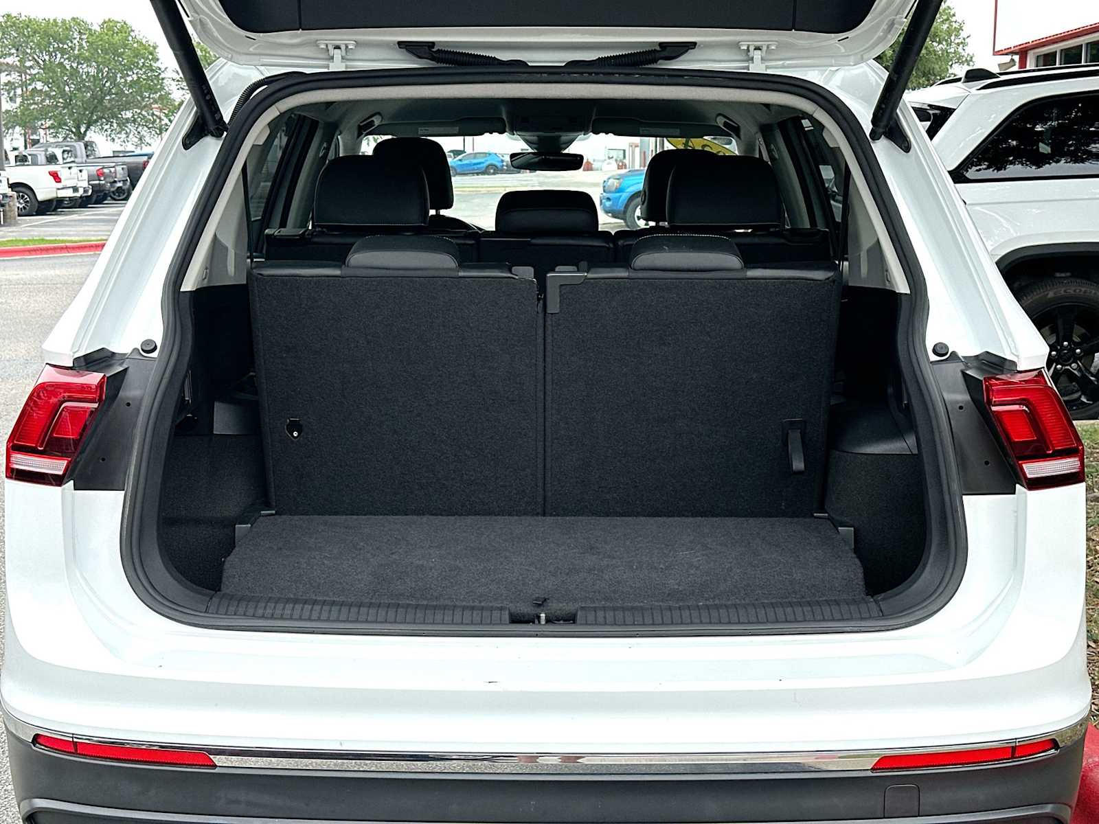 Thumbnail: 2024 Volkswagen Tiguan - 28