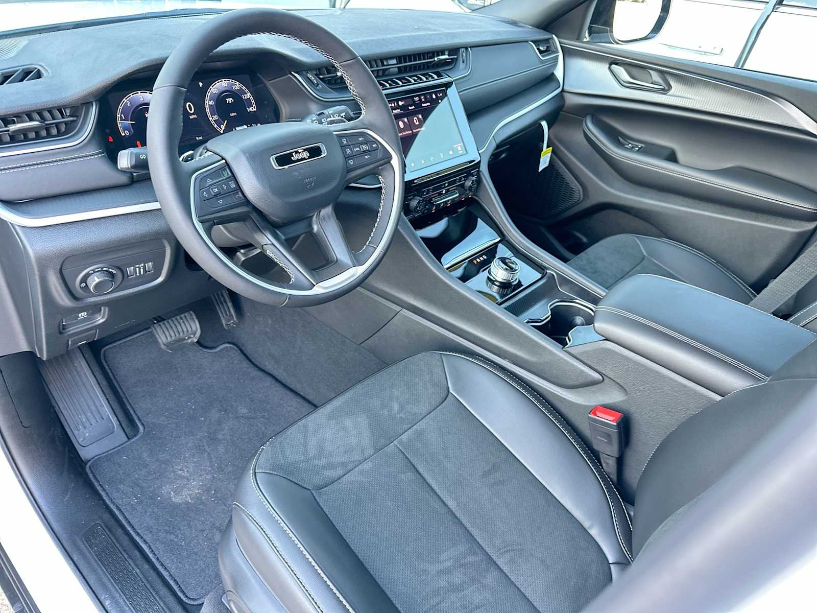 Thumbnail: 2025 Jeep Grand Cherokee - 18