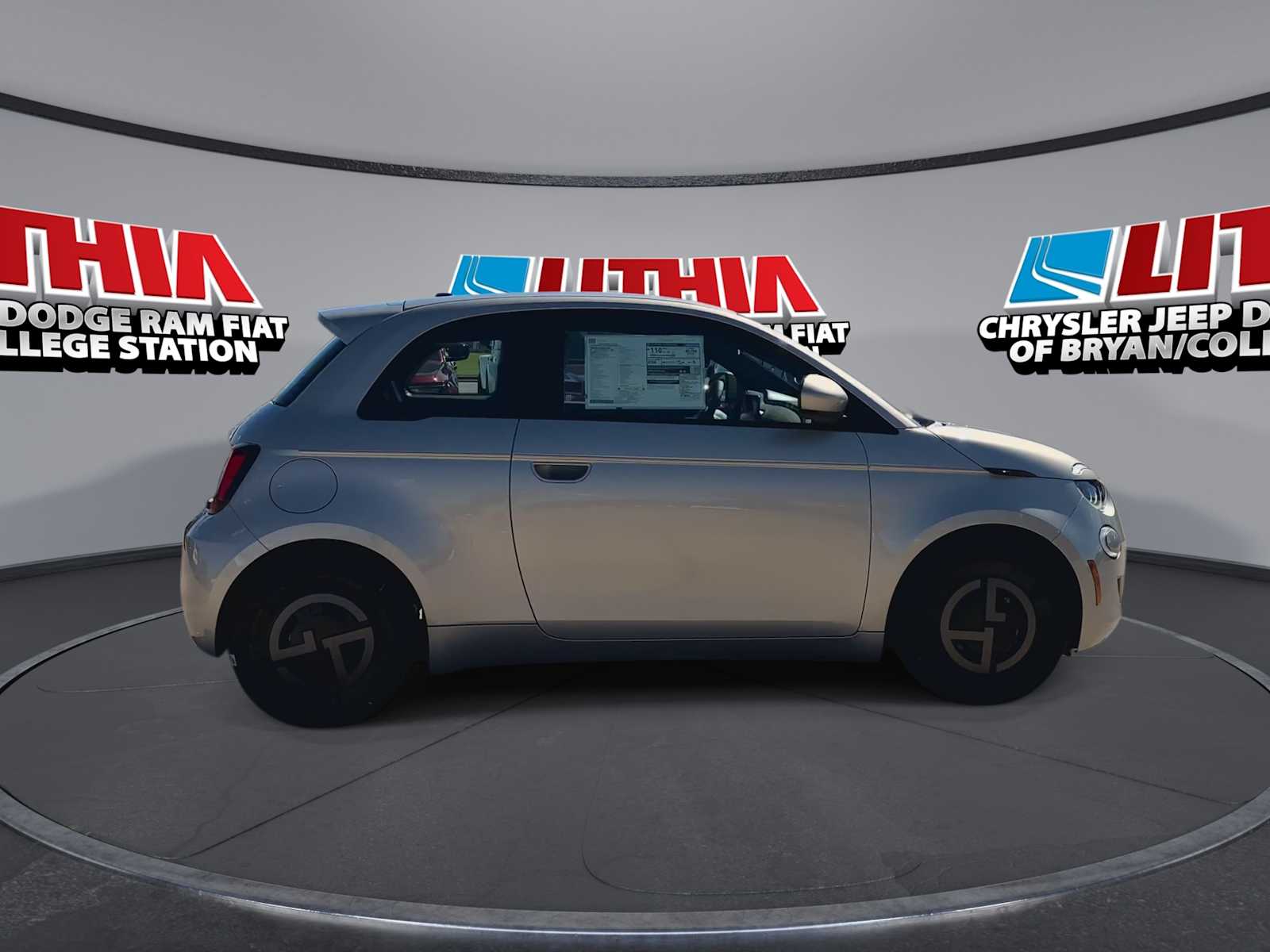 Thumbnail: 2025 Fiat 500e - 9