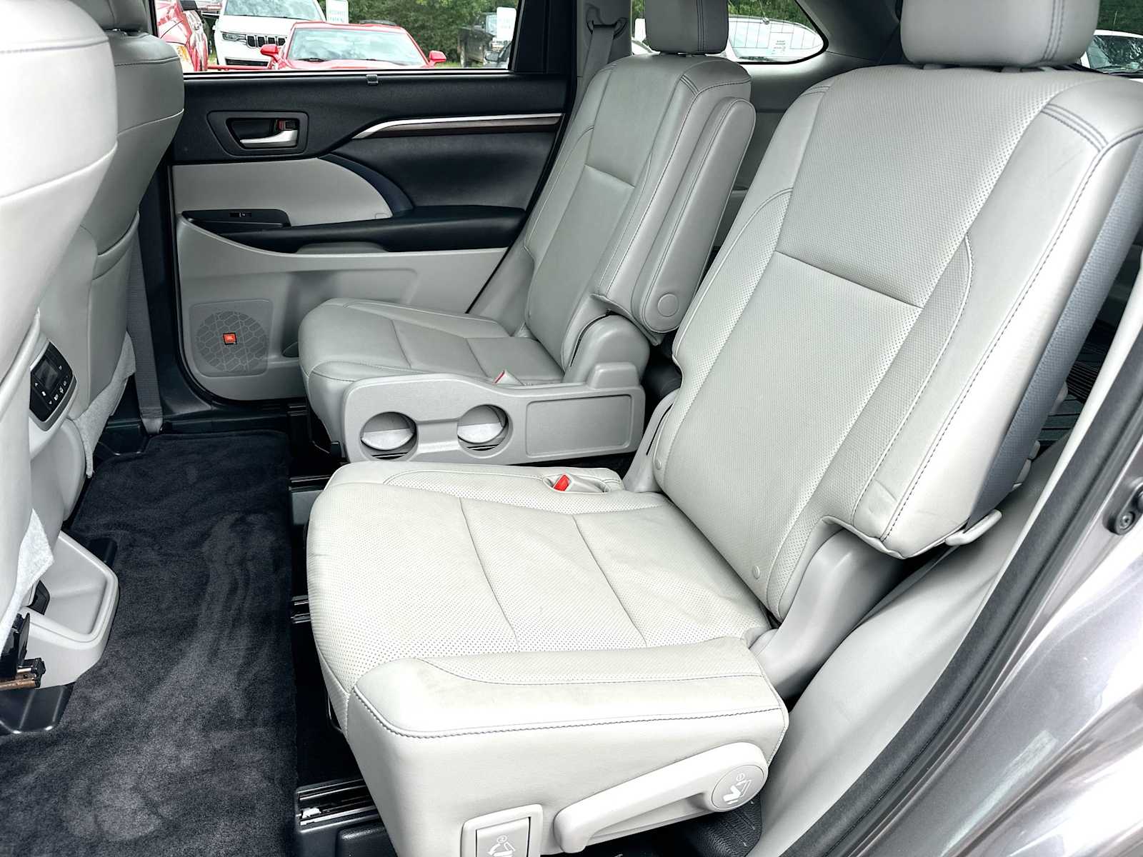 Thumbnail: 2015 Toyota Highlander - 22