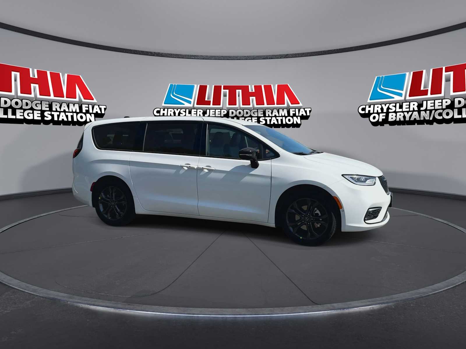 Thumbnail: 2026 Chrysler Pacifica - 9