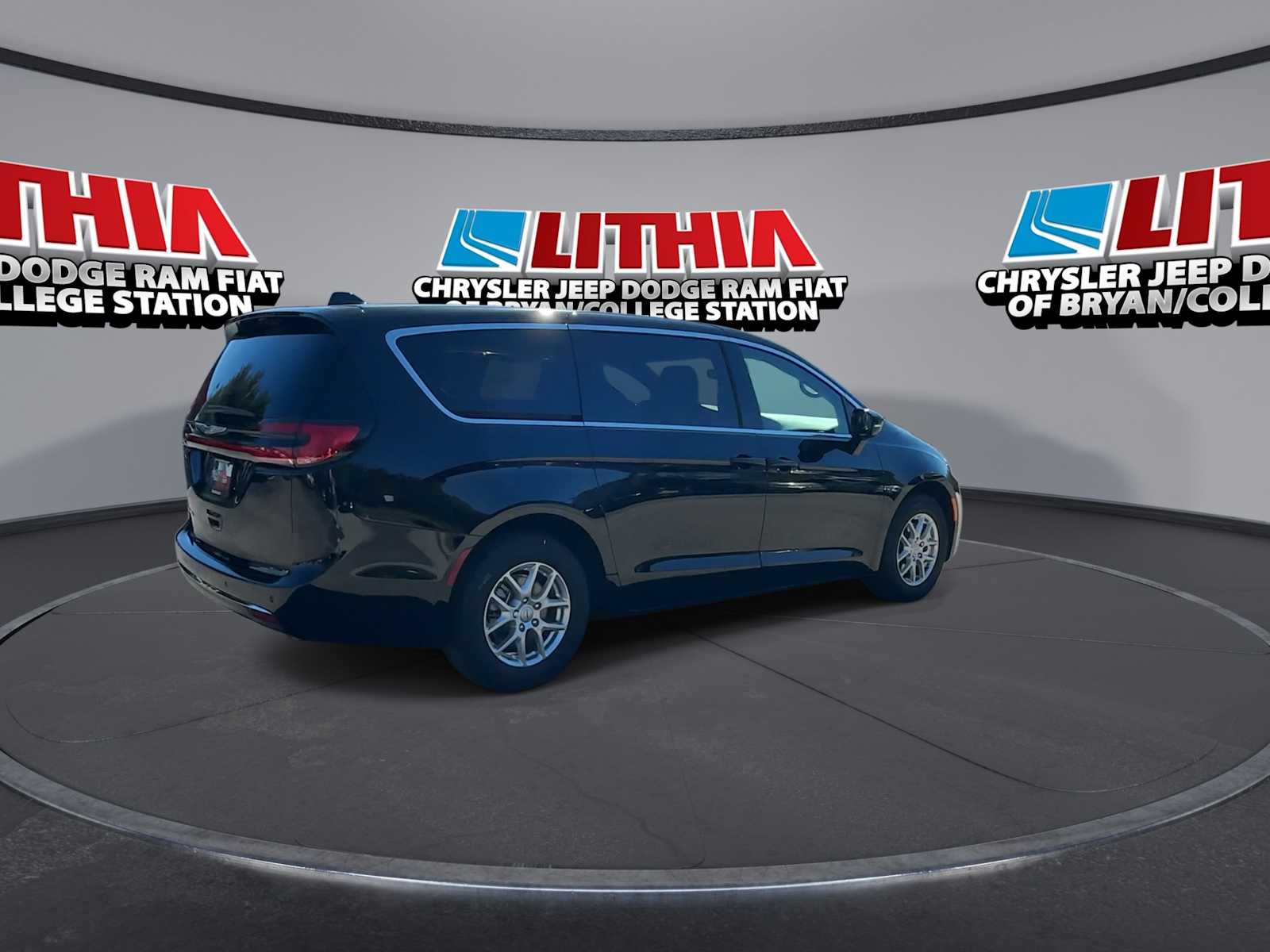 Thumbnail: 2026 Chrysler Pacifica - 8