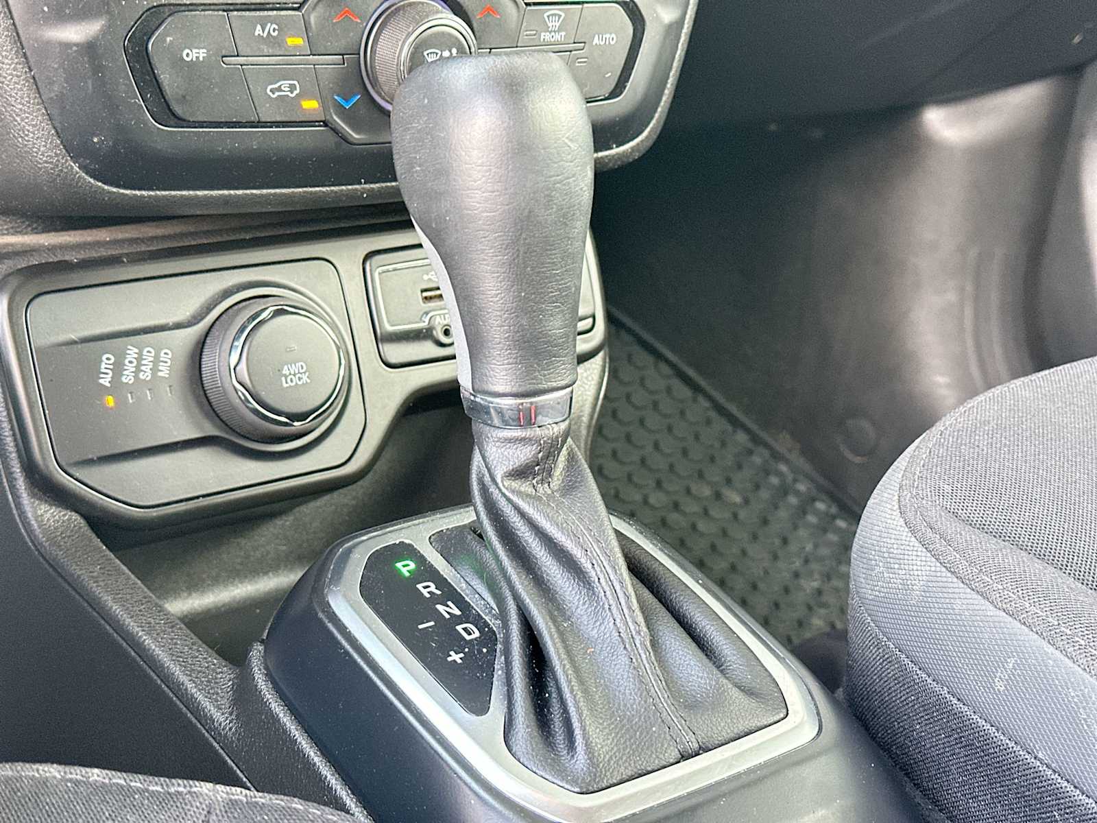 Thumbnail: 2023 Jeep Renegade - 21